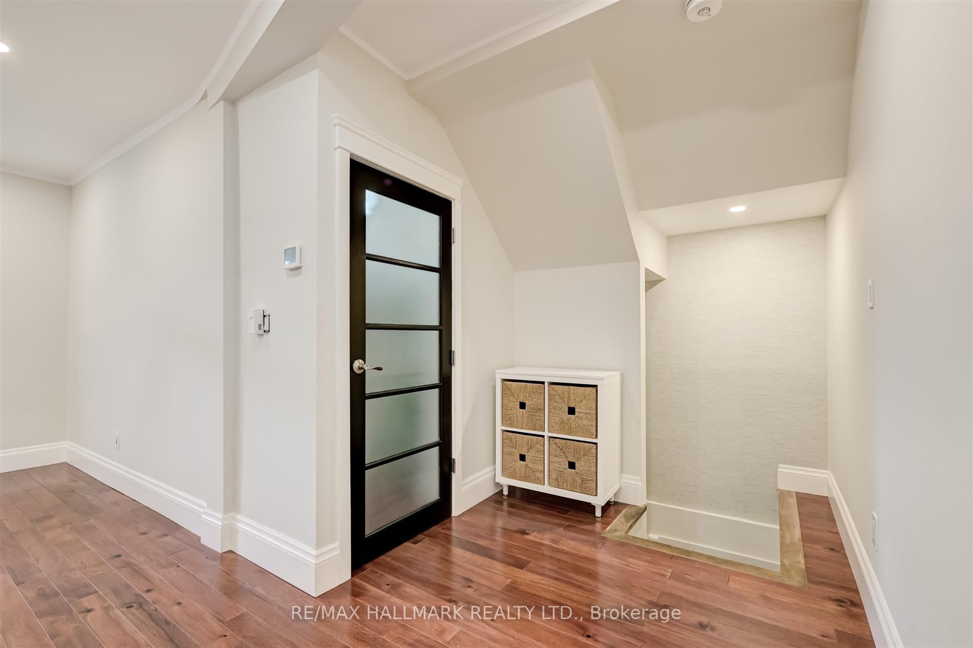 584 Logan Avenue, Toronto, ON M4K 3B8 photo 3