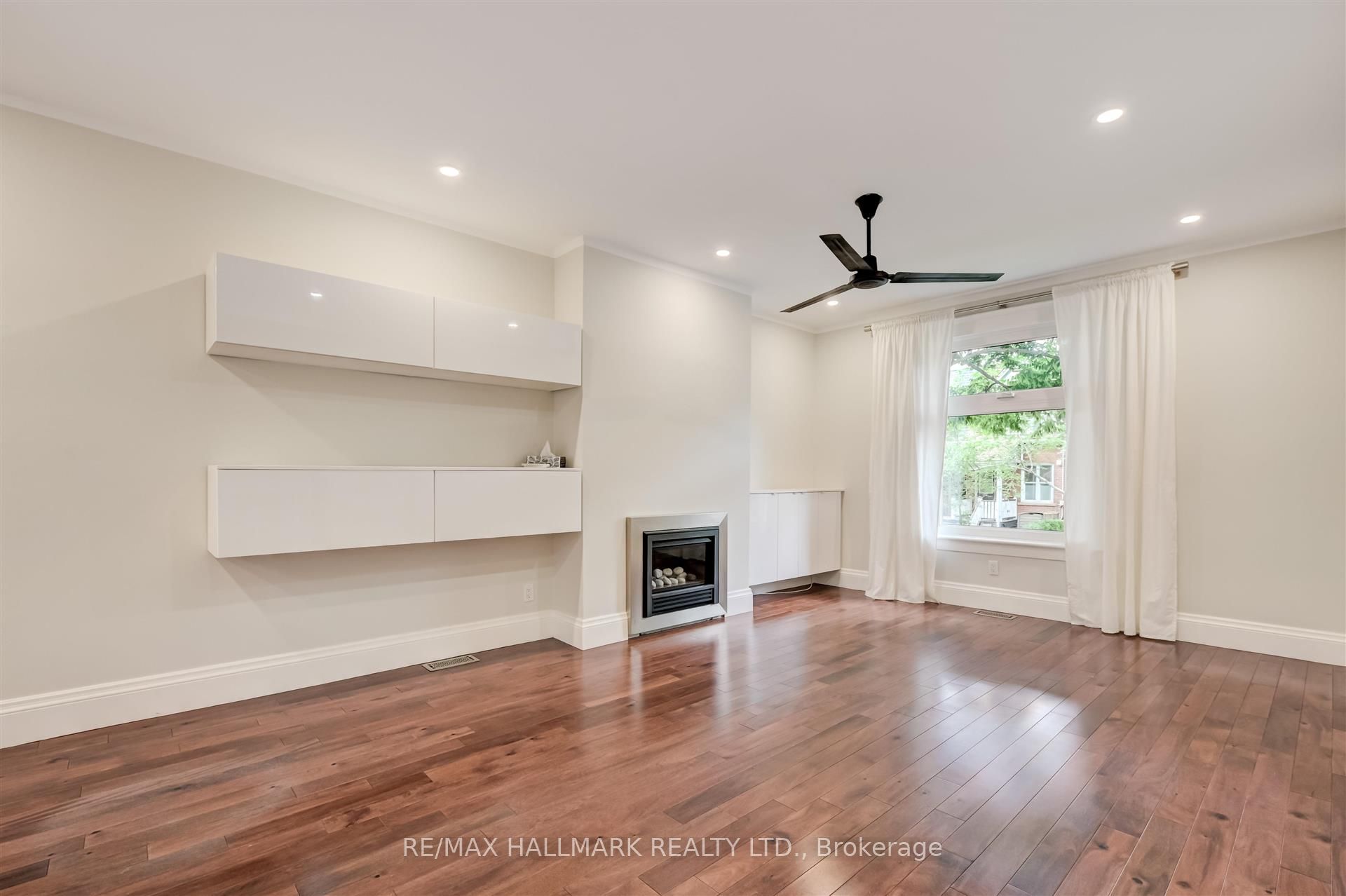 584 Logan Avenue, Toronto, ON M4K 3B8 photo 5