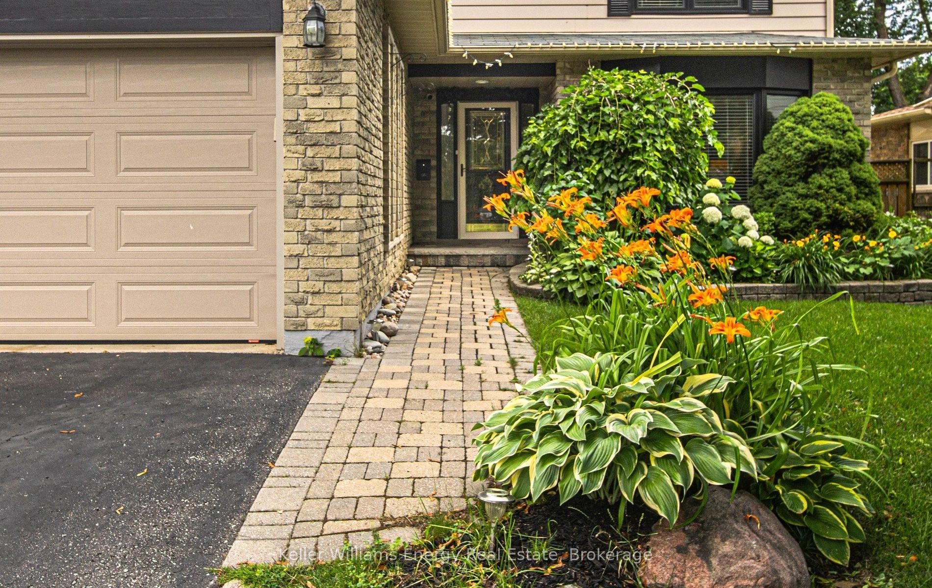 113 Robinson Crescent, Whitby, ON L1N 6W6 photo 4