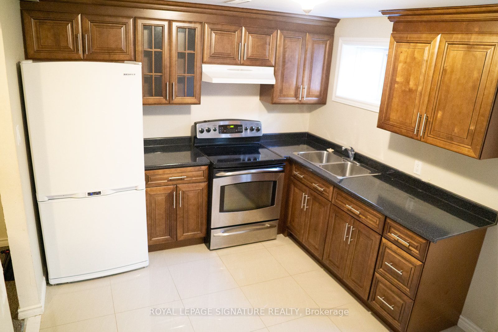 1885 Rosefield Road Lower, Pickering, ON L1V 3K1 photo 3