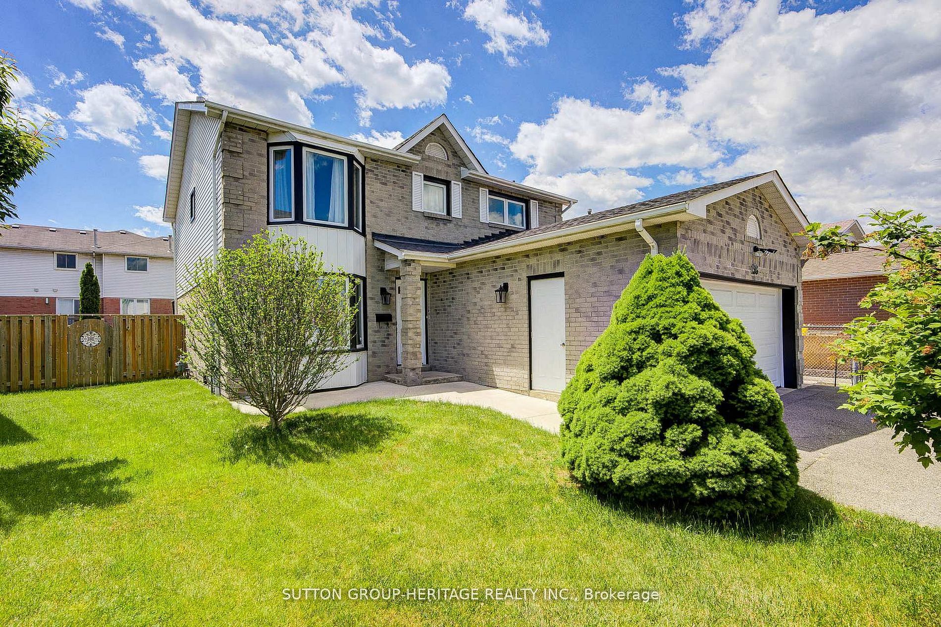 138 Reed Drive, Ajax, ON L1S 6V2 photo 2