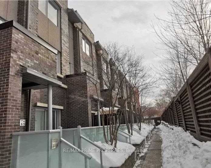 315 Village Green Square Th69, Toronto, ON M1S 0L2 photo 2