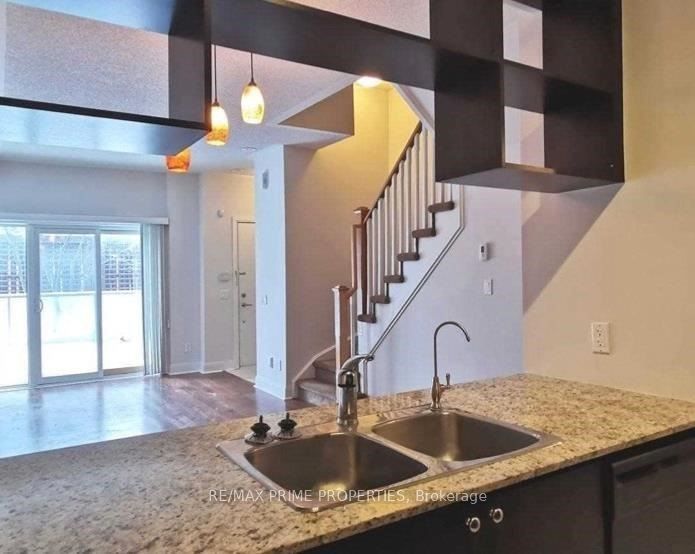 315 Village Green Square Th69, Toronto, ON M1S 0L2 photo 4