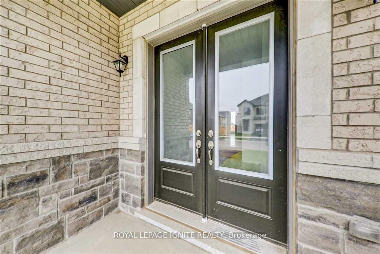 96 Closson Drive, Whitby, ON L1P 0M8 photo 2