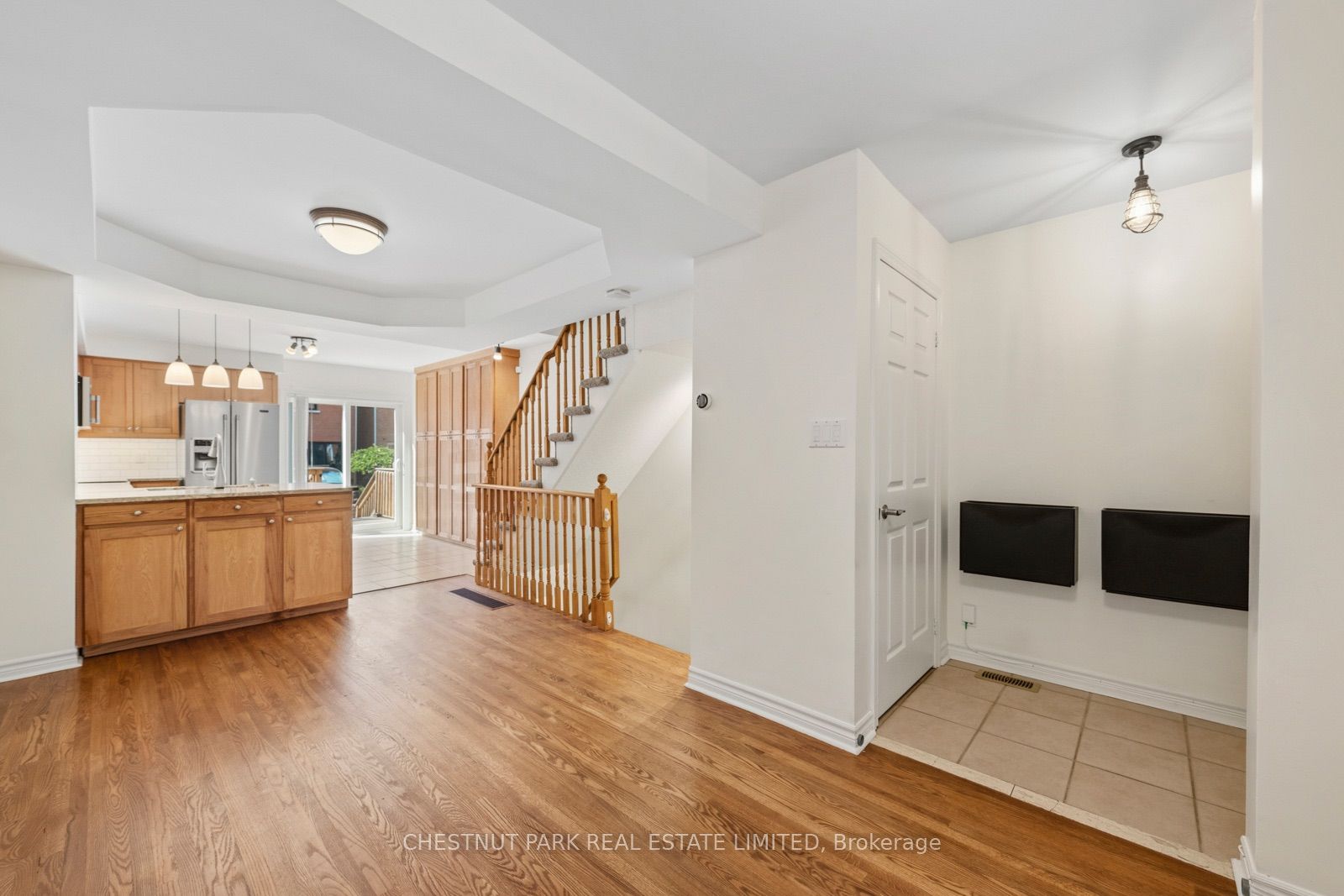 21 Littleyork Road, Toronto, ON M4E 3W6 photo 3