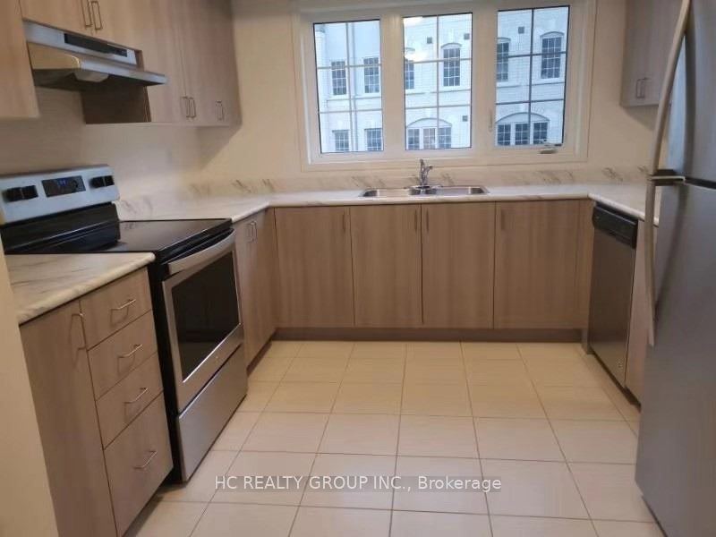 2645 Eaglesham Path 124, Oshawa, ON L1L 0M7 photo 3