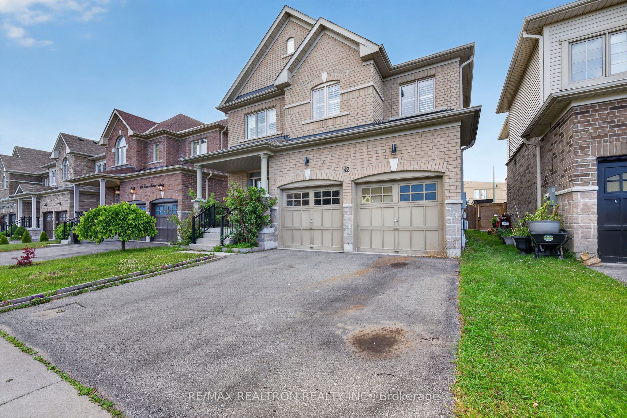 42 Cale Avenue, Clarington, ON L1E 0H4 photo 2