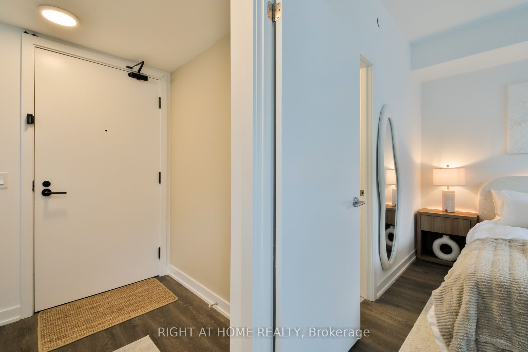 1612 Charles Street 428, Whitby, ON L1N 1B9 photo 4