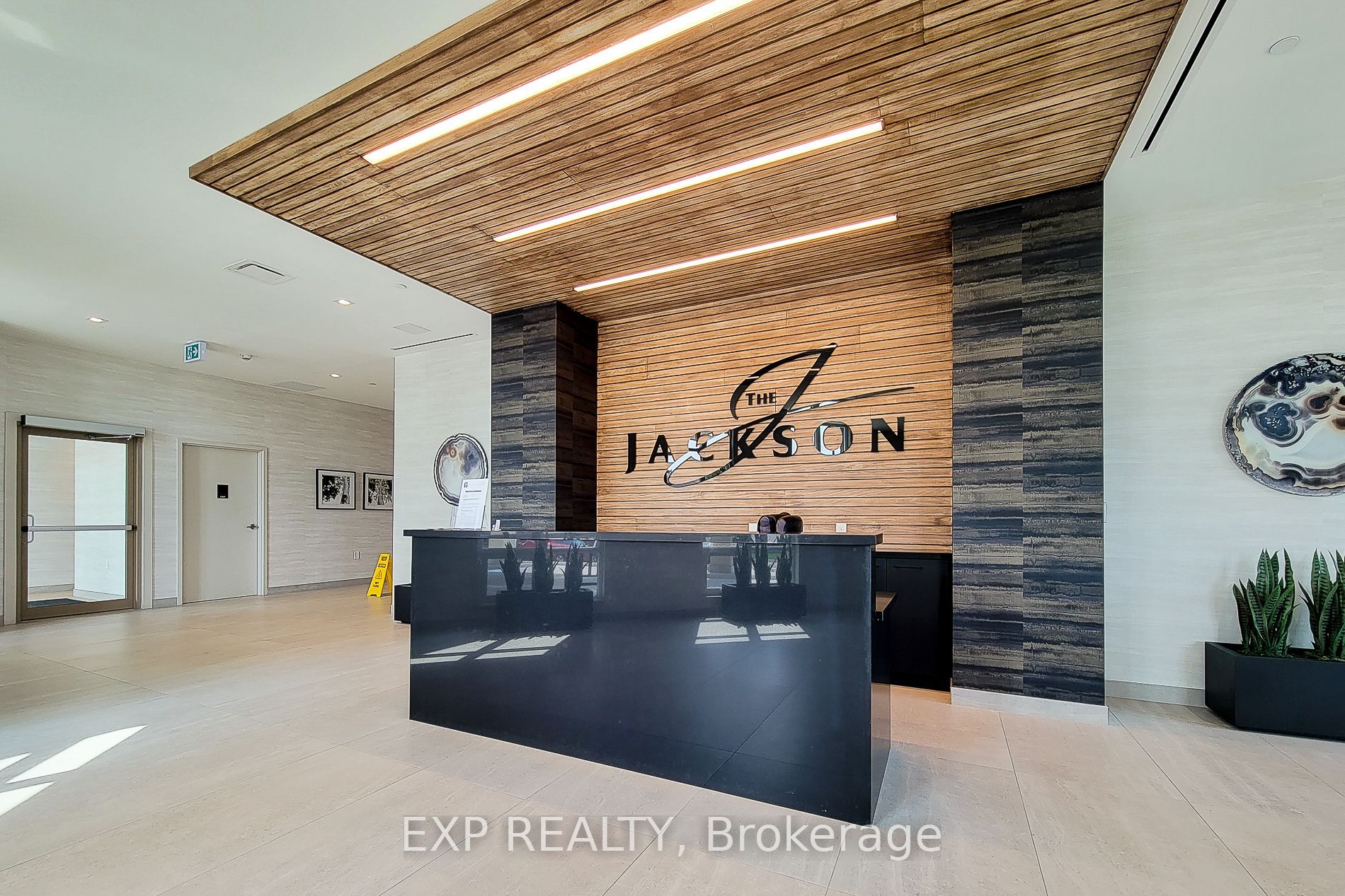 1010 Dundas Street E 203, Whitby, ON L1N 2K2 photo 3