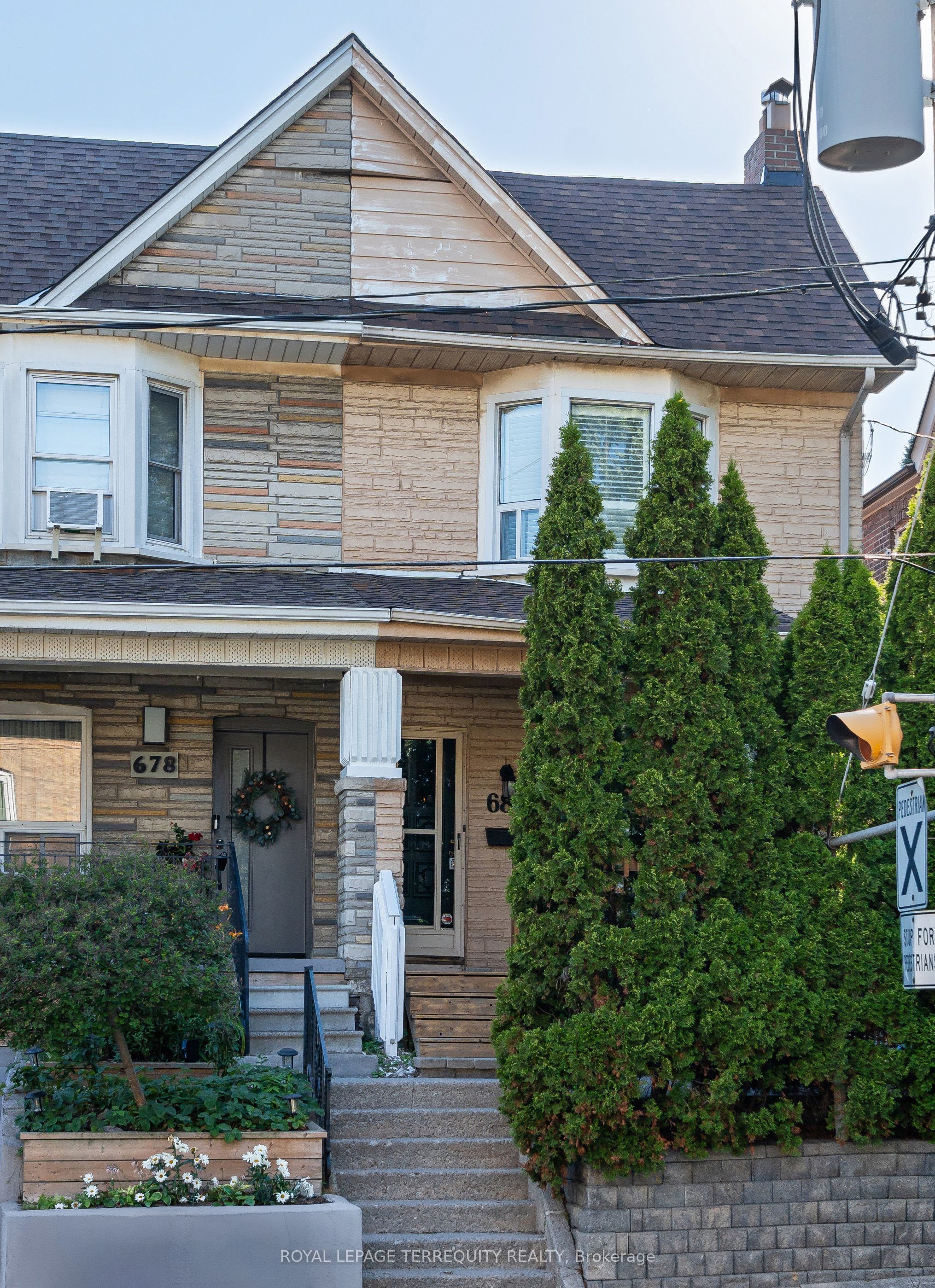 680 Woodbine Avenue, Toronto, ON M4E 2J1