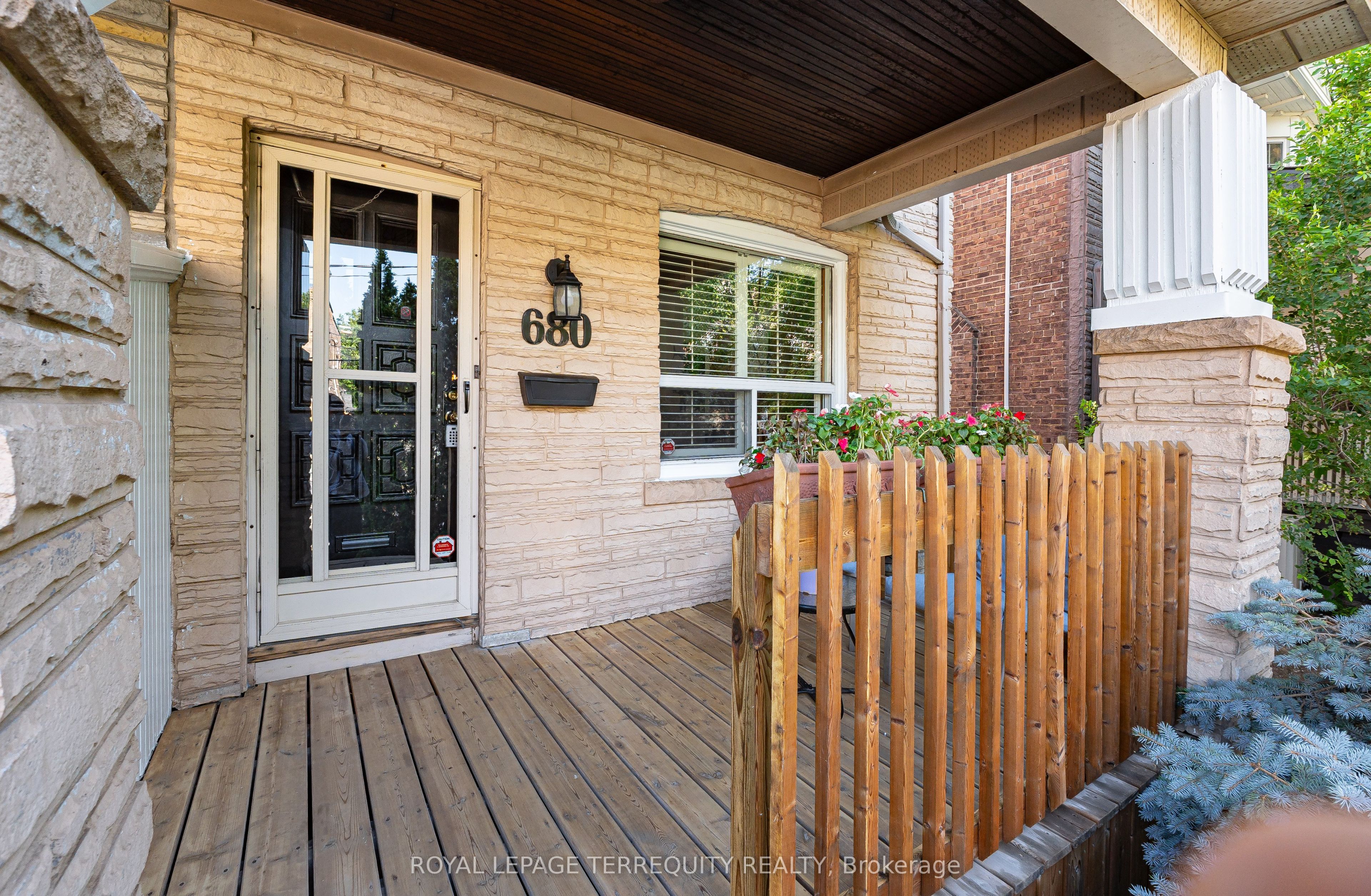 680 Woodbine Avenue, Toronto, ON M4E 2J1 photo 3