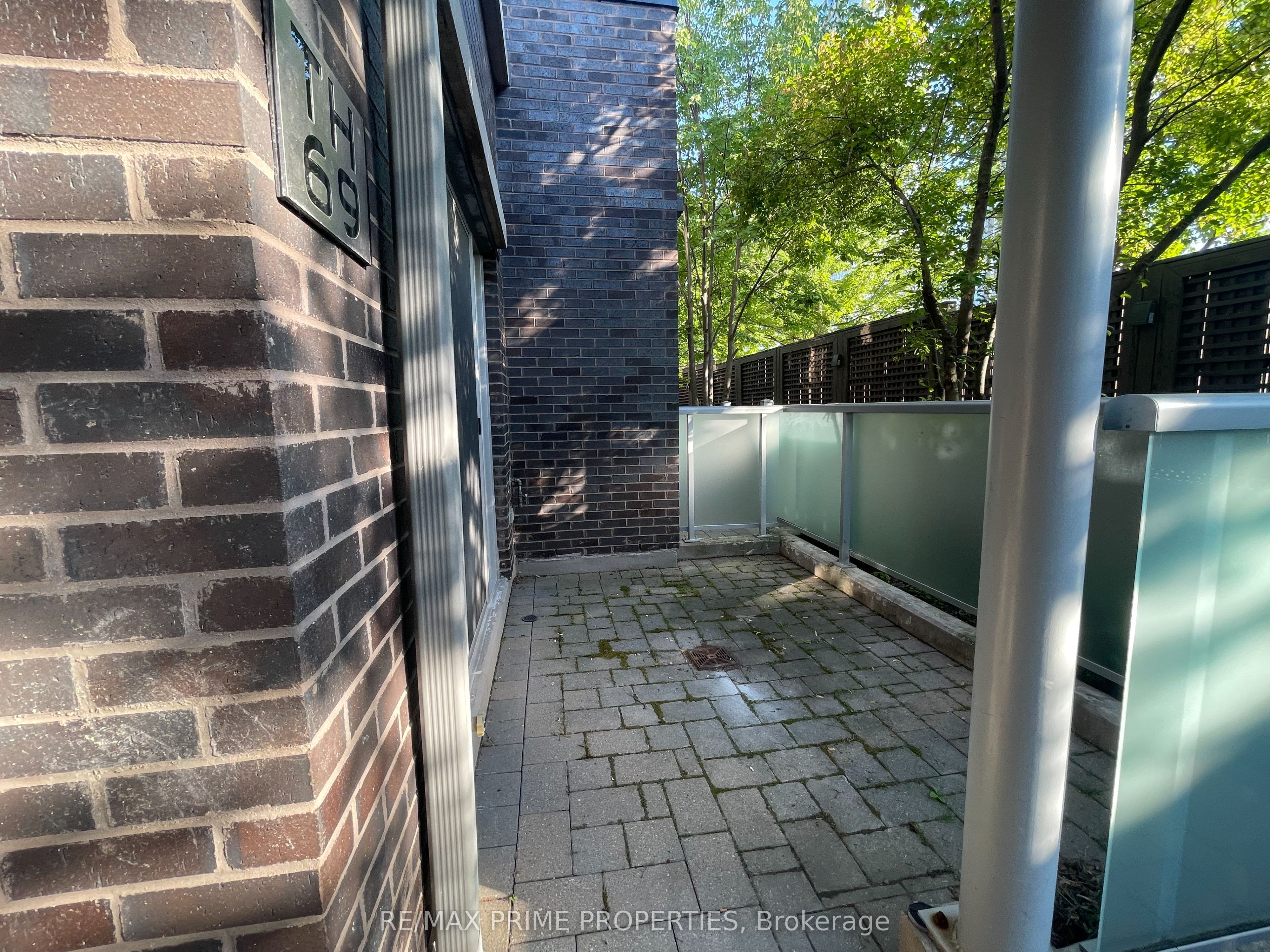 315 Village Green Square Th69, Toronto, ON M1S 0L2 photo 5