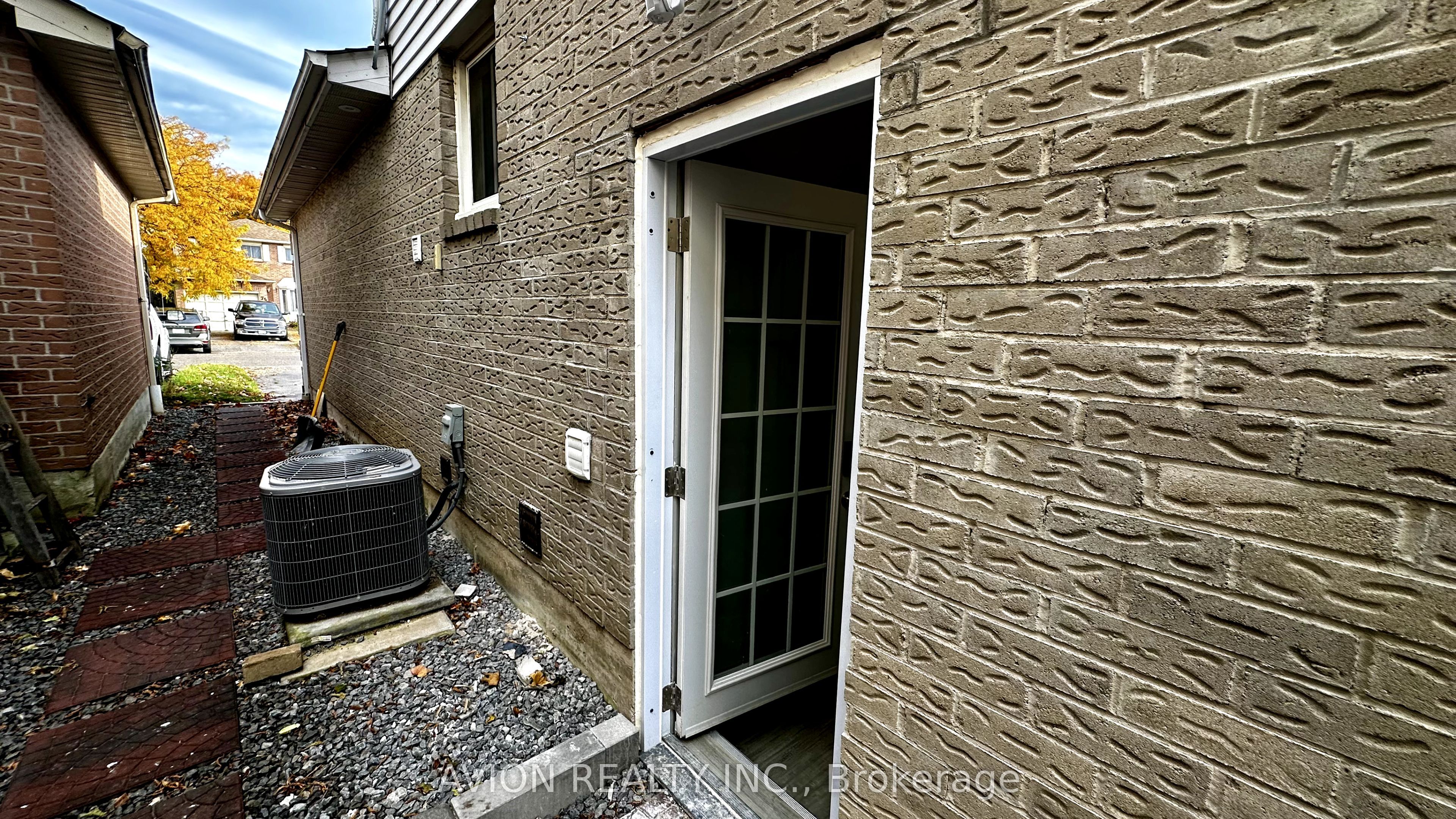 70 Barnes Drive BSMT, Ajax, ON L1S 5G5 photo 4