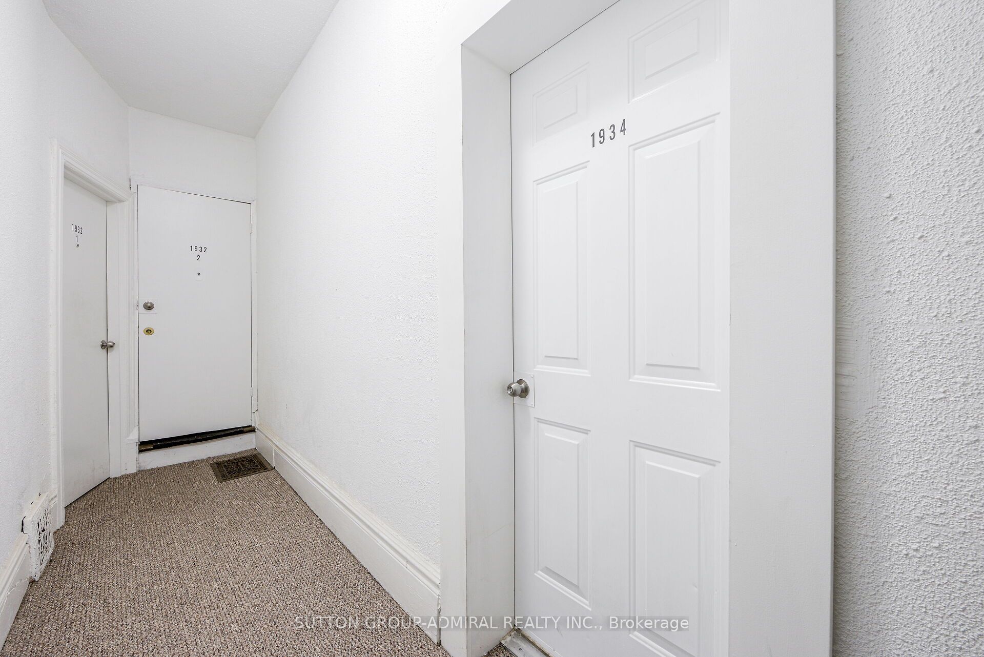 1934 Queen Street E Upper, Toronto, ON M4L 1H6 photo 2