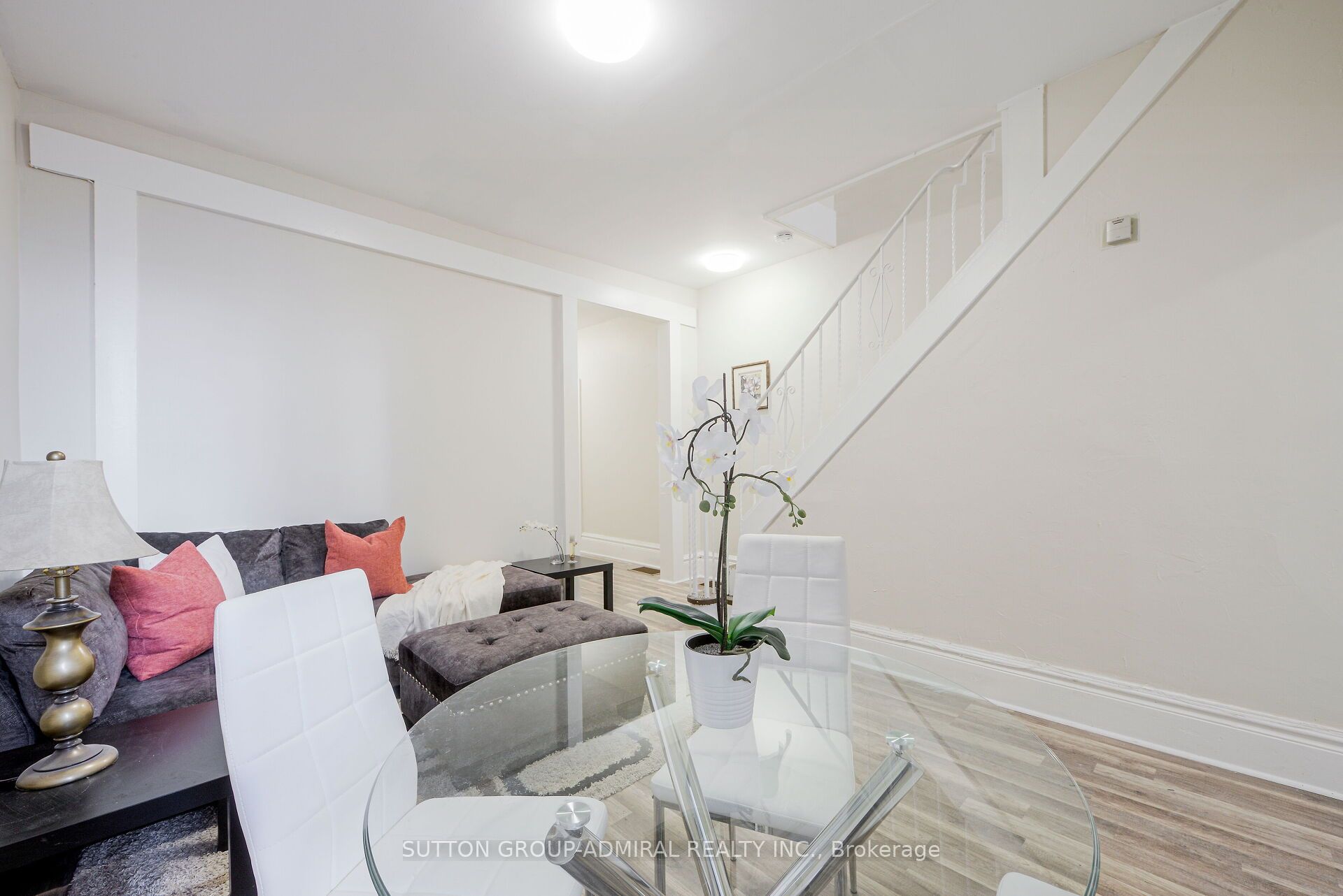 1934 Queen Street E Upper, Toronto, ON M4L 1H6 photo 5