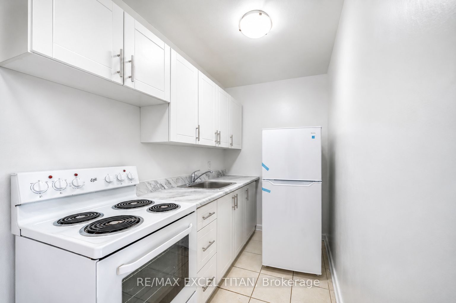 165 Cosburn Avenue 615, Toronto, ON M4J 2L3 photo 4