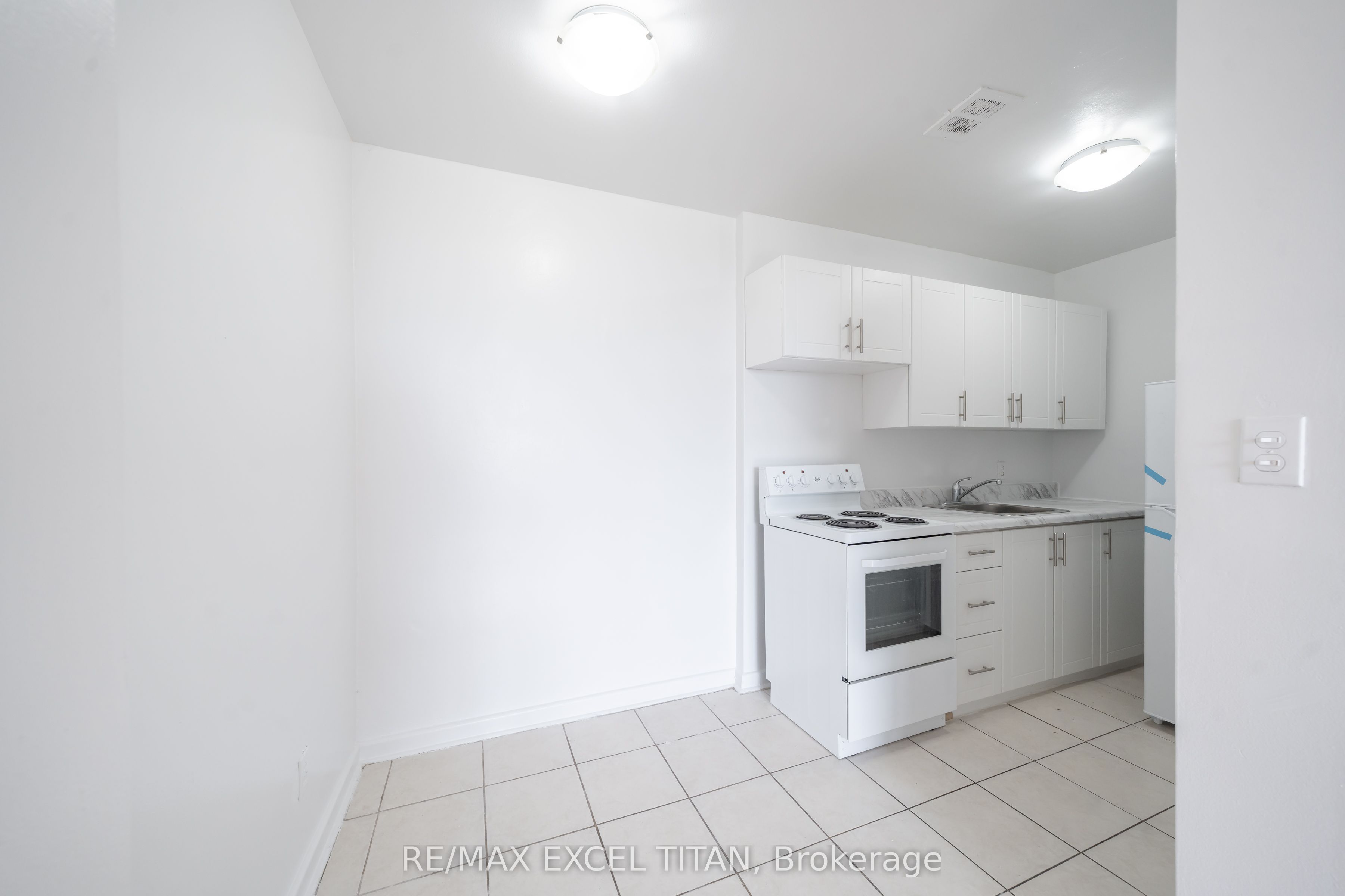 165 Cosburn Avenue 301, Toronto, ON M4J 2L3 photo 4