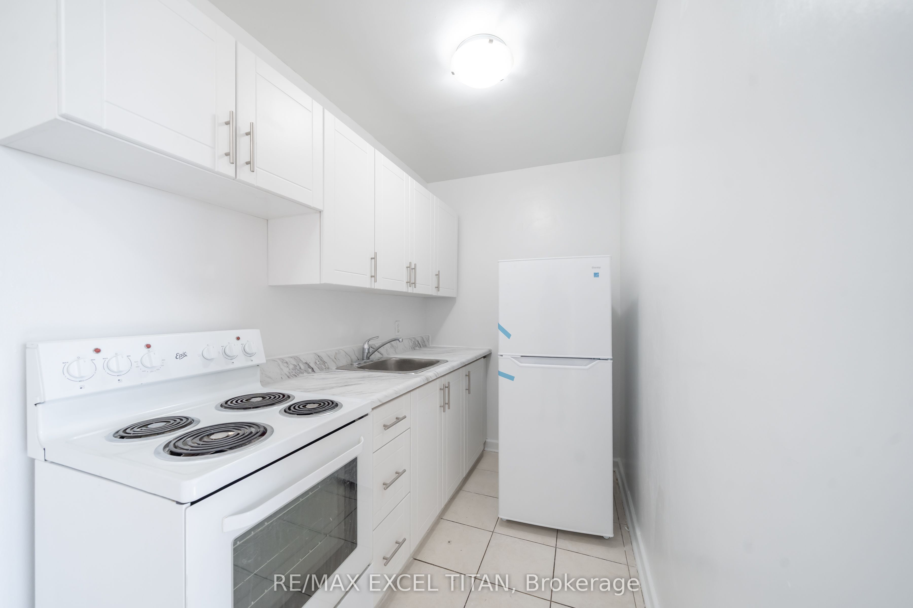 165 Cosburn Avenue 301, Toronto, ON M4J 2L3 photo 5