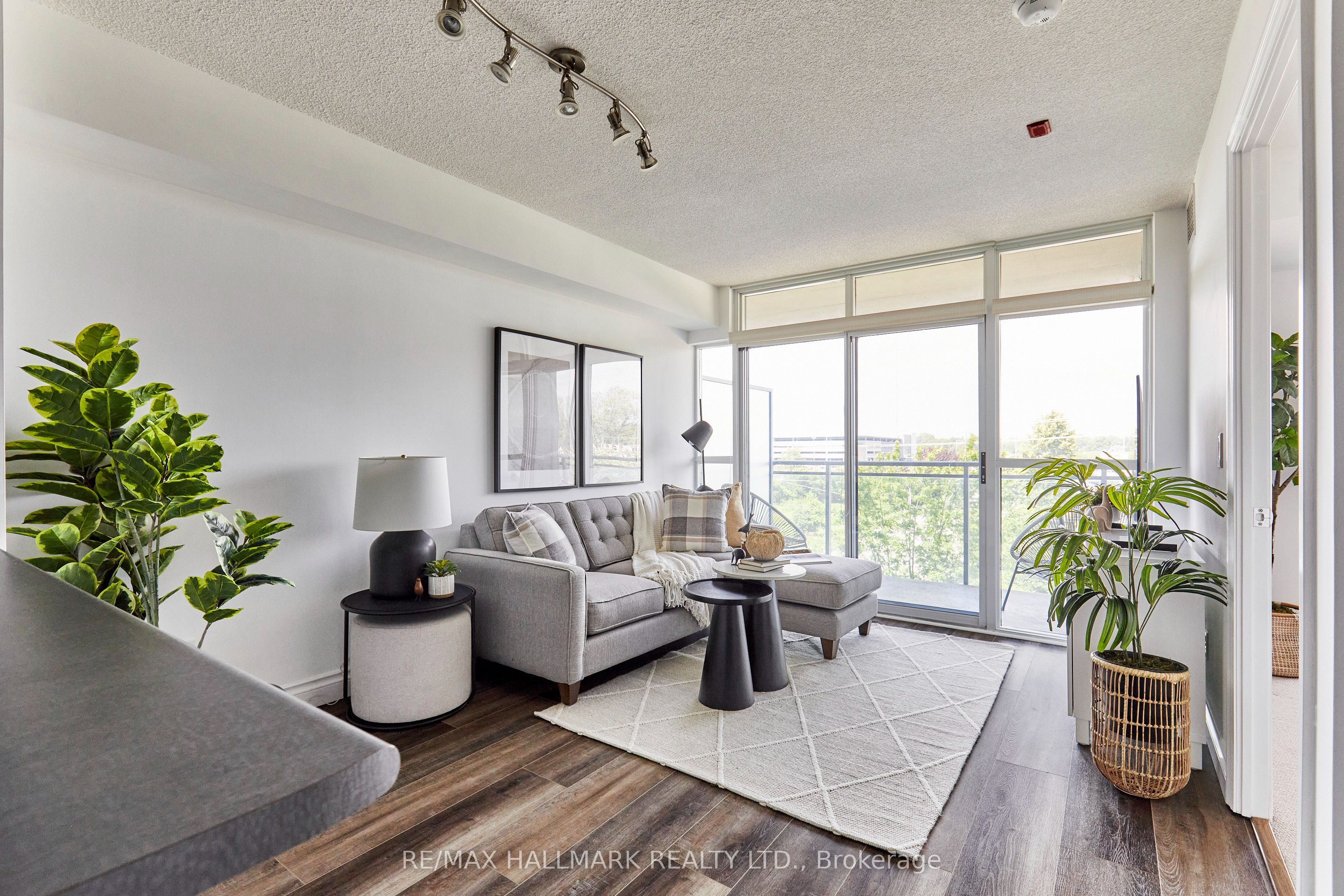 1600 Charles Street 410, Whitby, ON L1N 0G4 photo 3