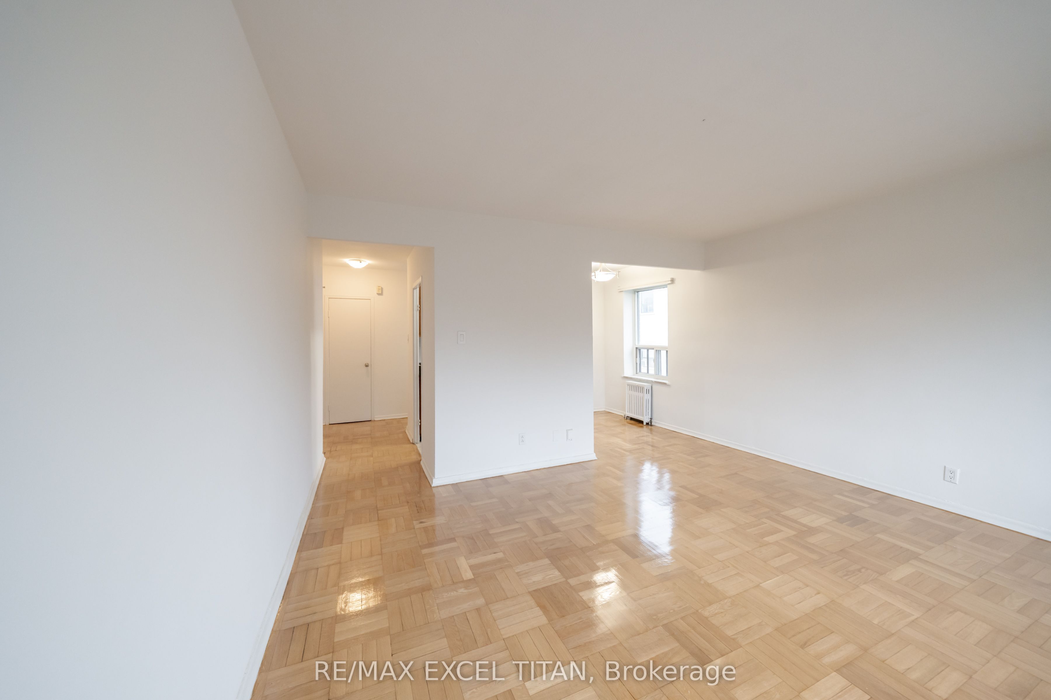 156 Kingston Road 201, Toronto, ON M4L 1S7 photo 5