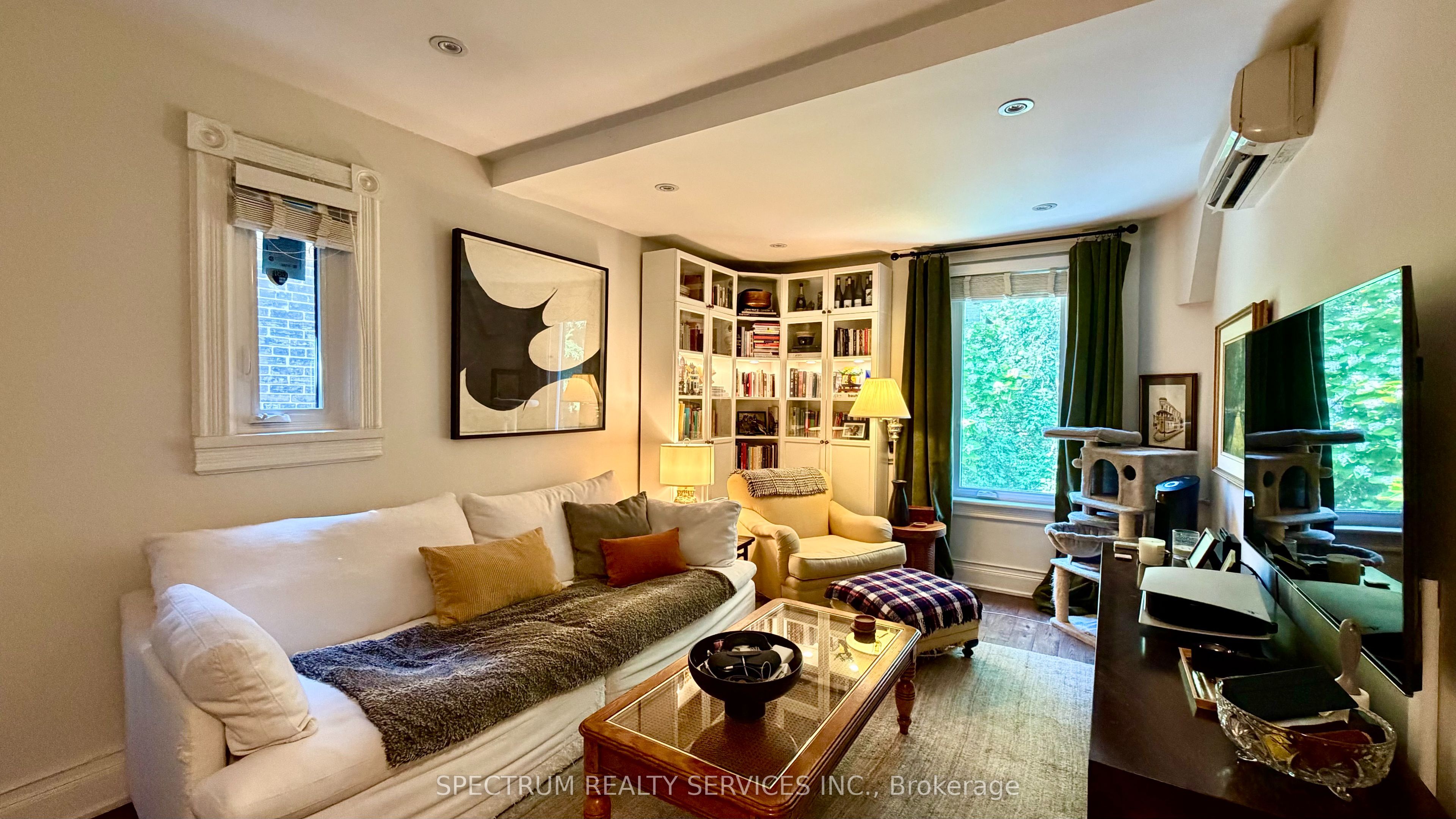 92 Caroline Avenue 2, Toronto, ON M4M 2X7 photo 2