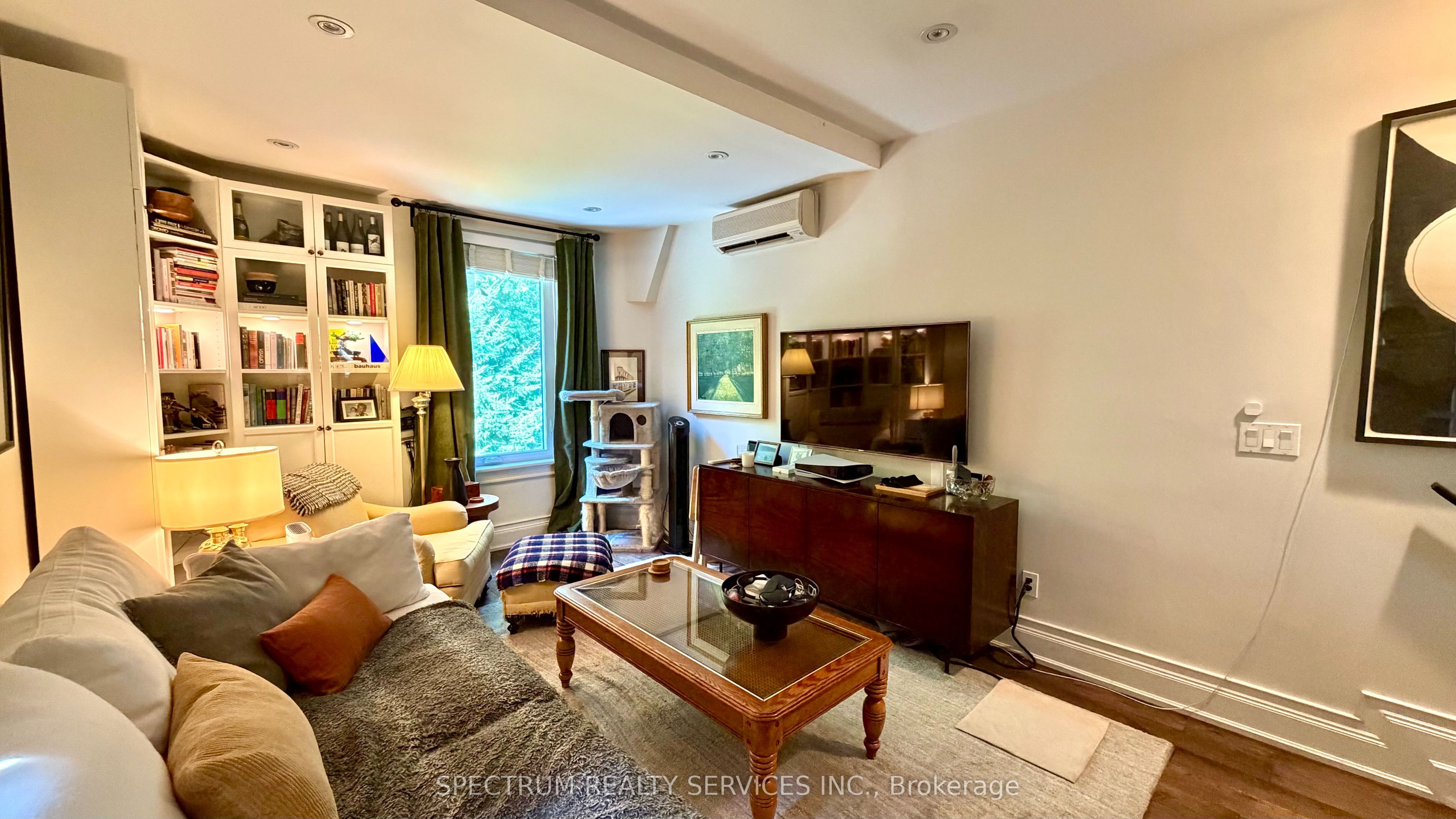 92 Caroline Avenue 2, Toronto, ON M4M 2X7 photo 3