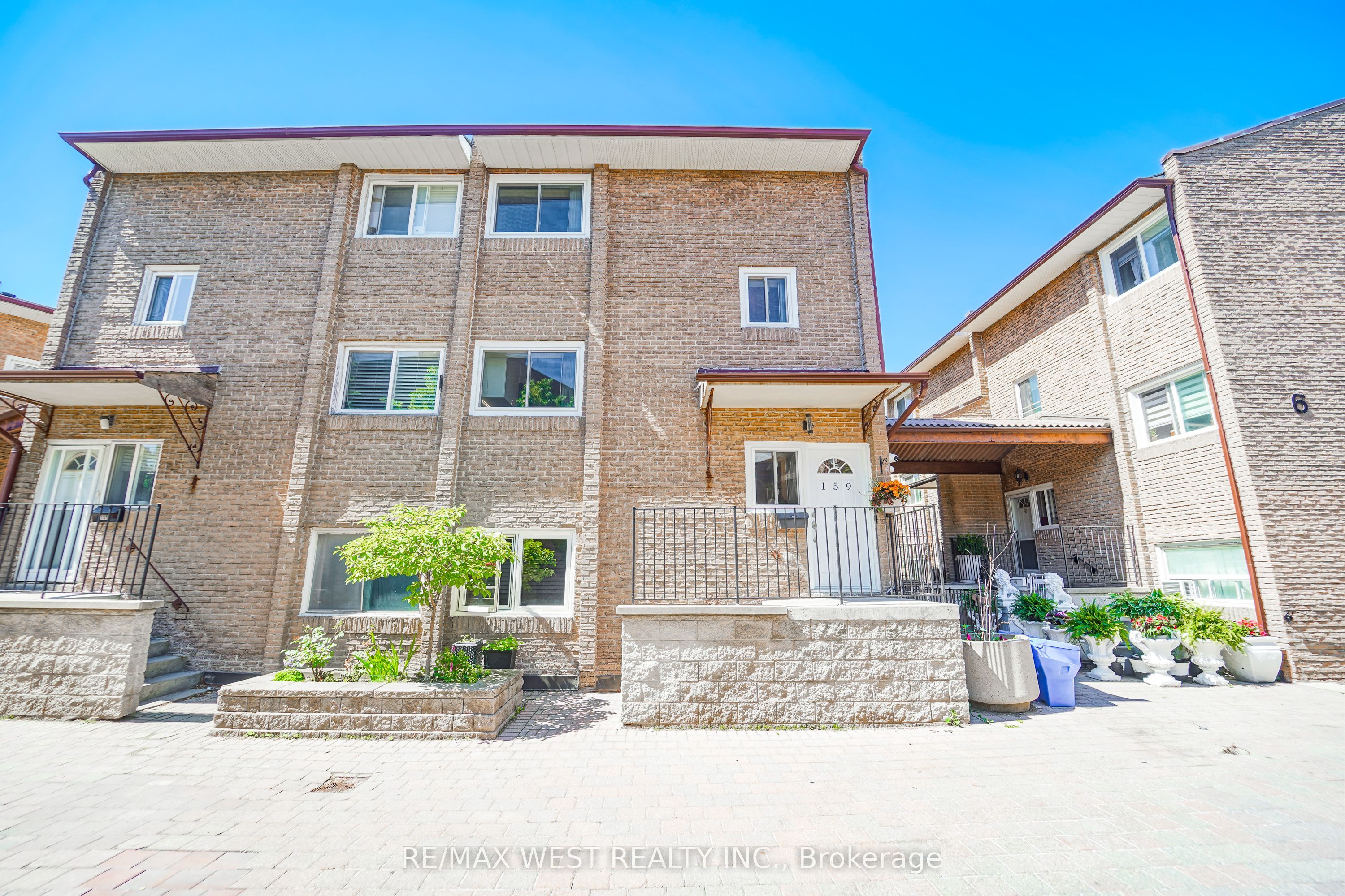 50 Scarborough Golf Club Road 159, Toronto, ON M1M 3T5