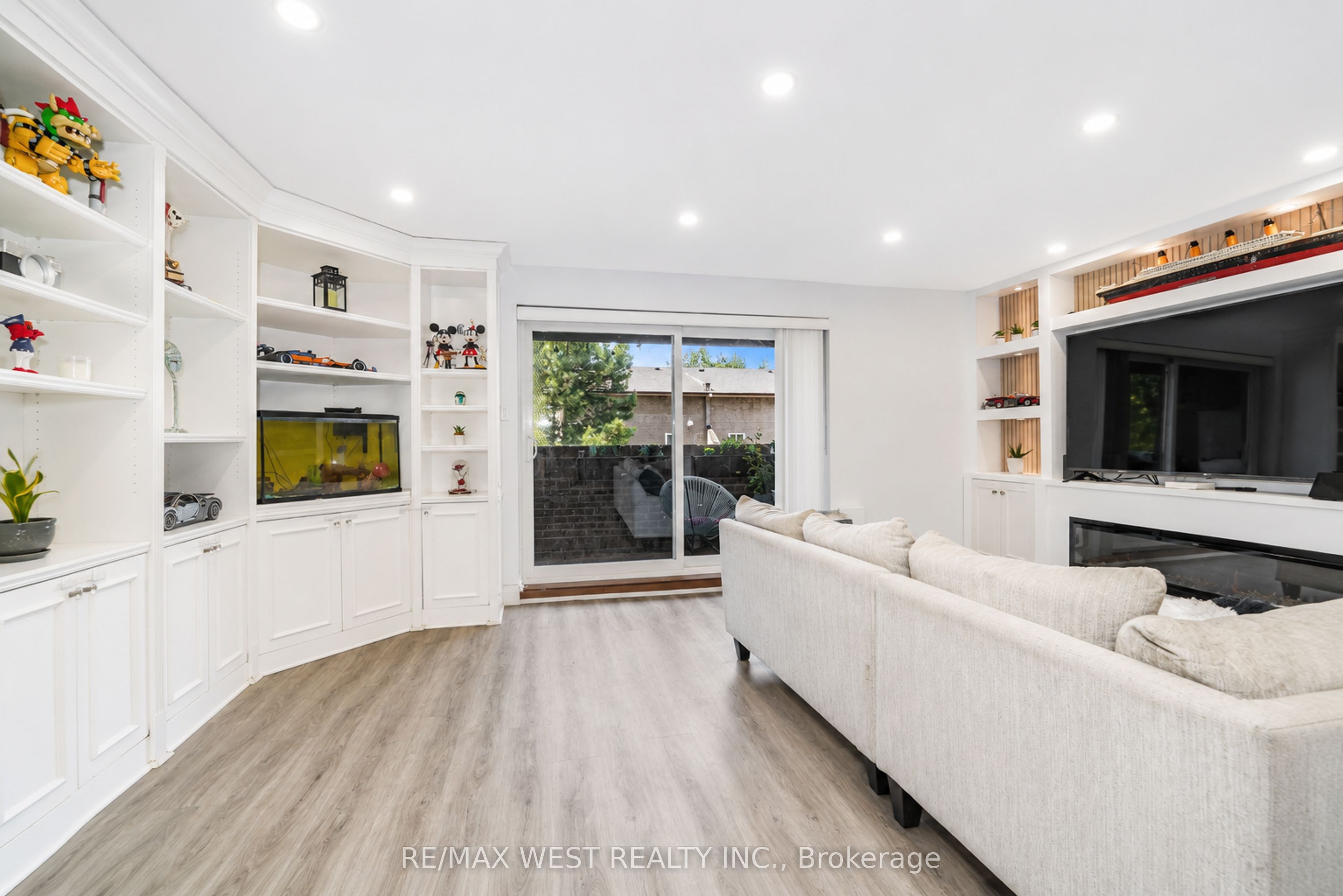 50 Scarborough Golf Club Road 159, Toronto, ON M1M 3T5 photo 3