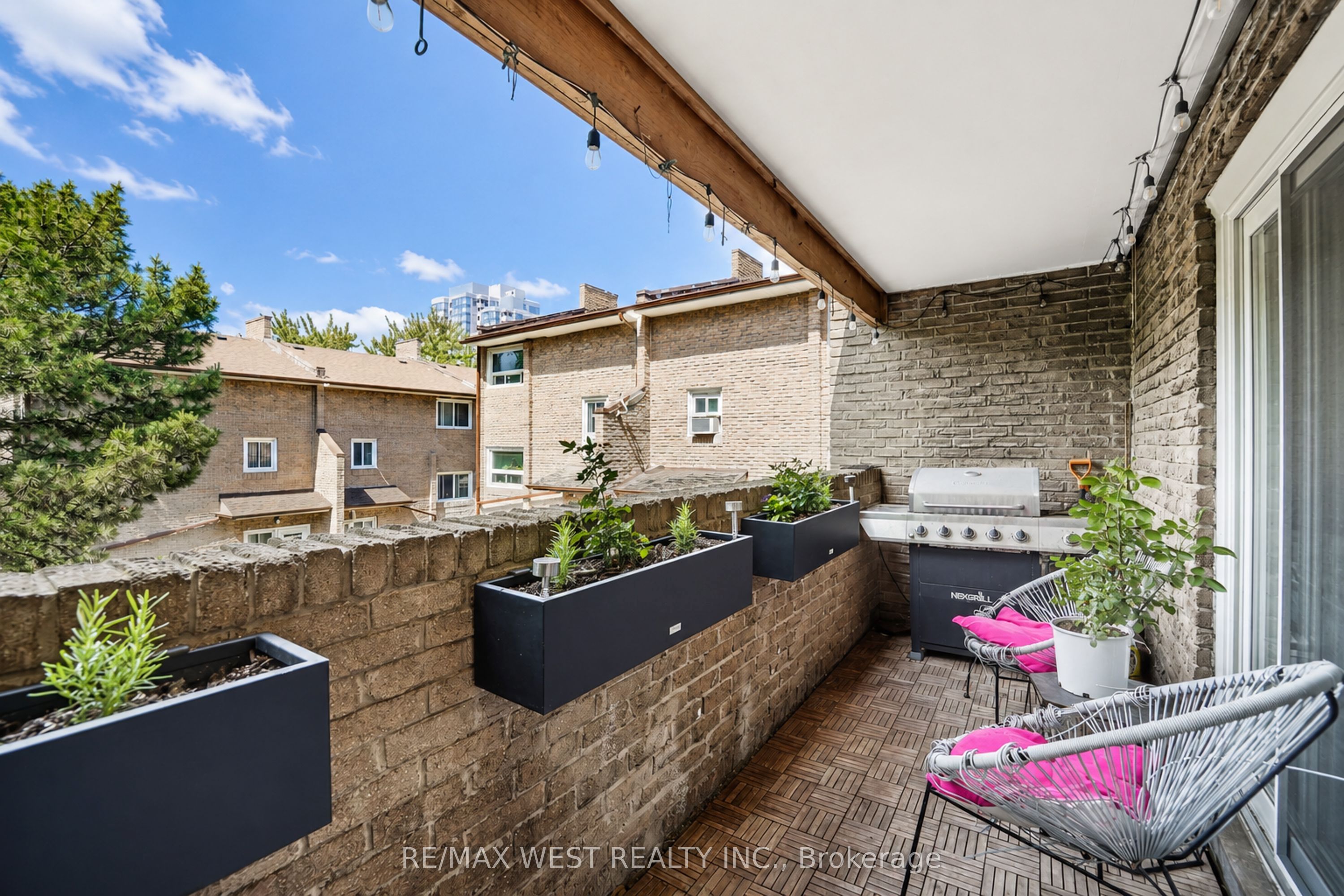 50 Scarborough Golf Club Road 159, Toronto, ON M1M 3T5 photo 4