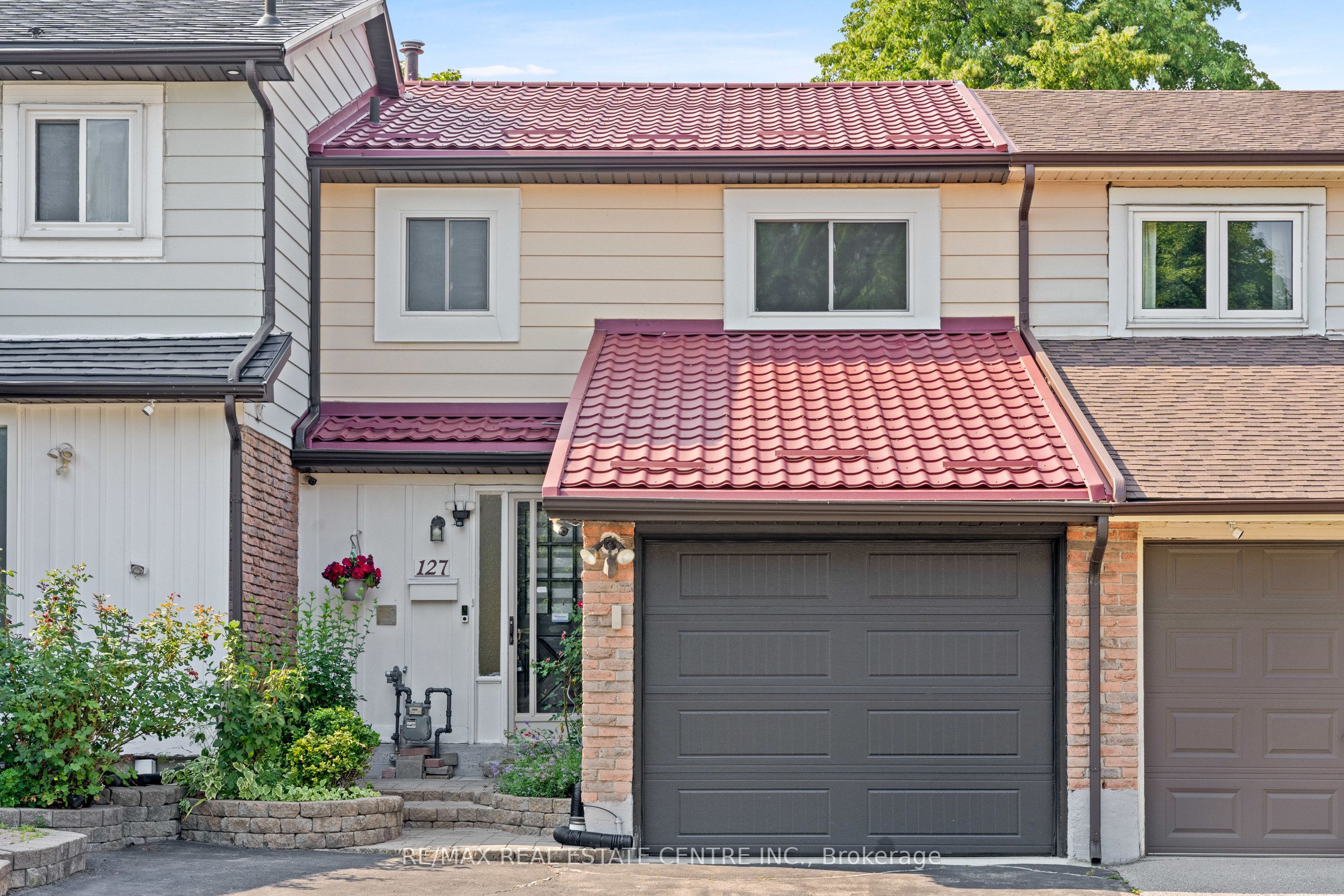 127 Lowry Square, Toronto, ON M1B 1N7