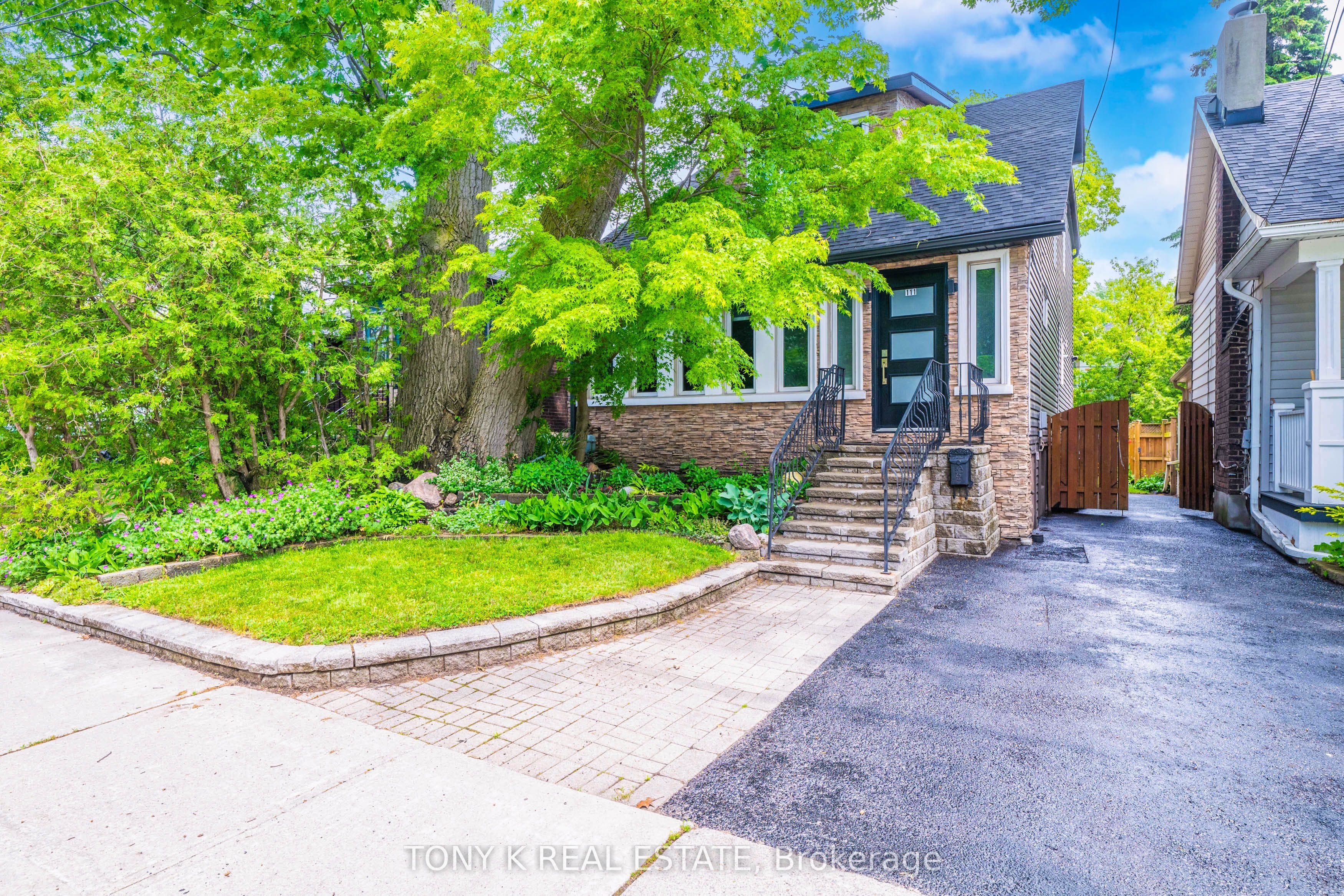 111 Eastwood Avenue, Toronto, ON M1N 3H4