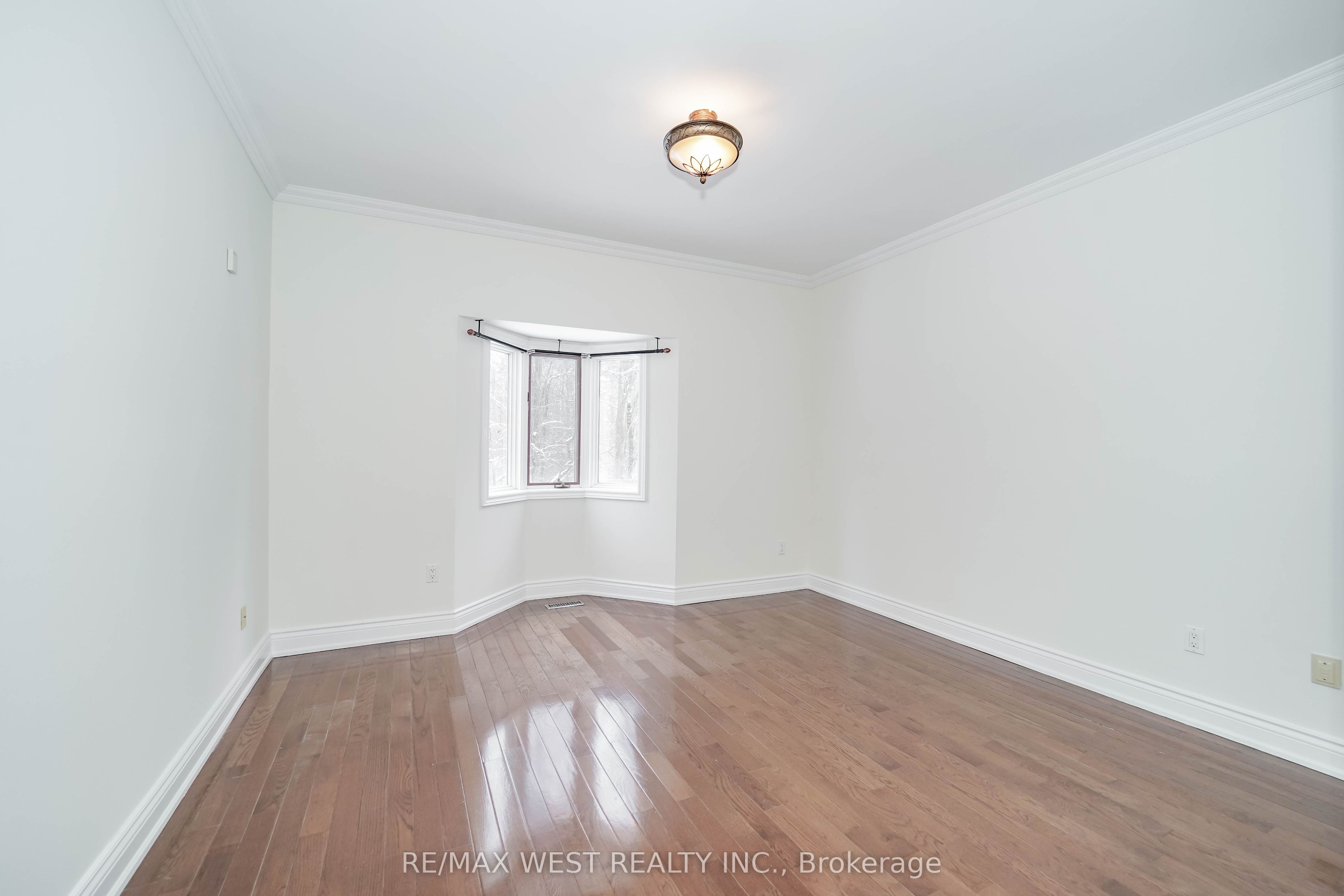 81 Woodview Drive, Pickering, ON L1V 1L1 photo 2
