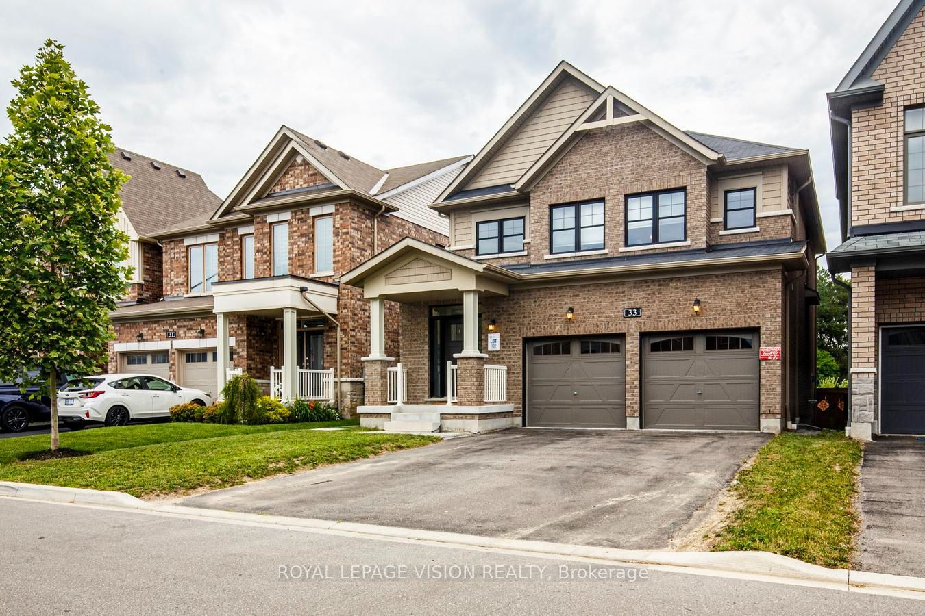 33 Bremner Street #Main, Whitby, ON L1R 1W5 photo 2