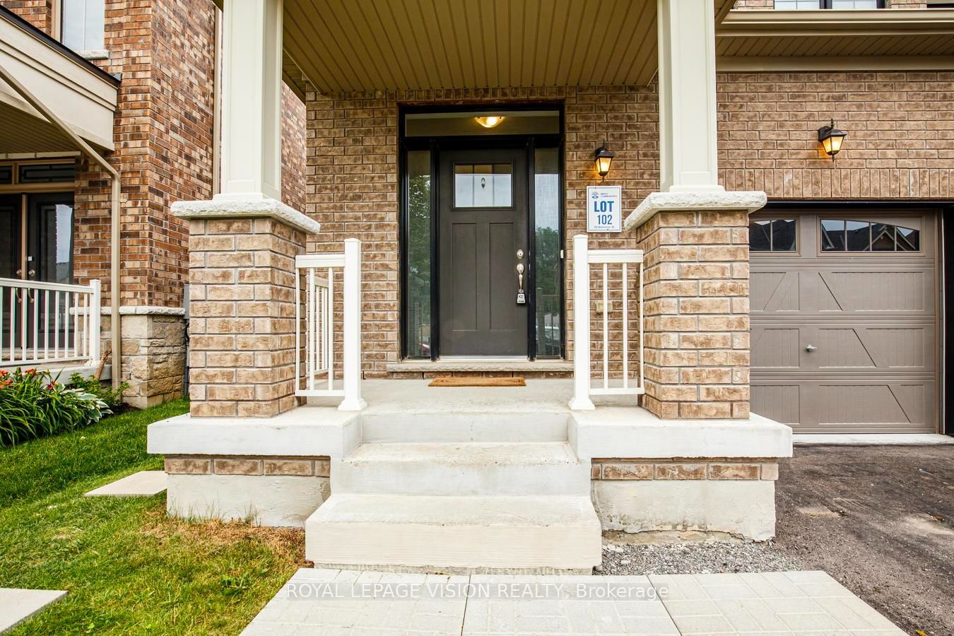 33 Bremner Street #Main, Whitby, ON L1R 1W5 photo 4