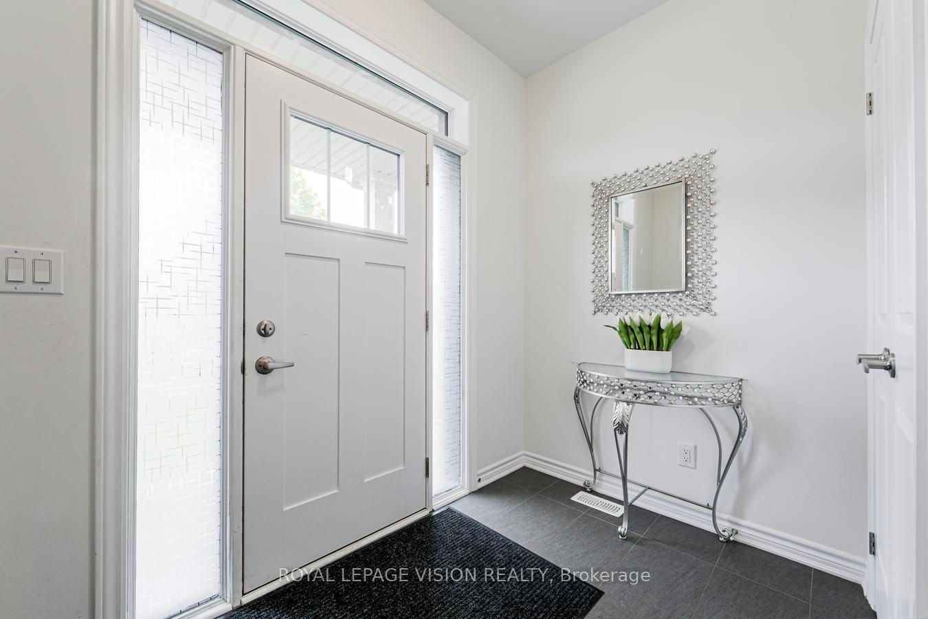 33 Bremner Street #Main, Whitby, ON L1R 1W5 photo 5