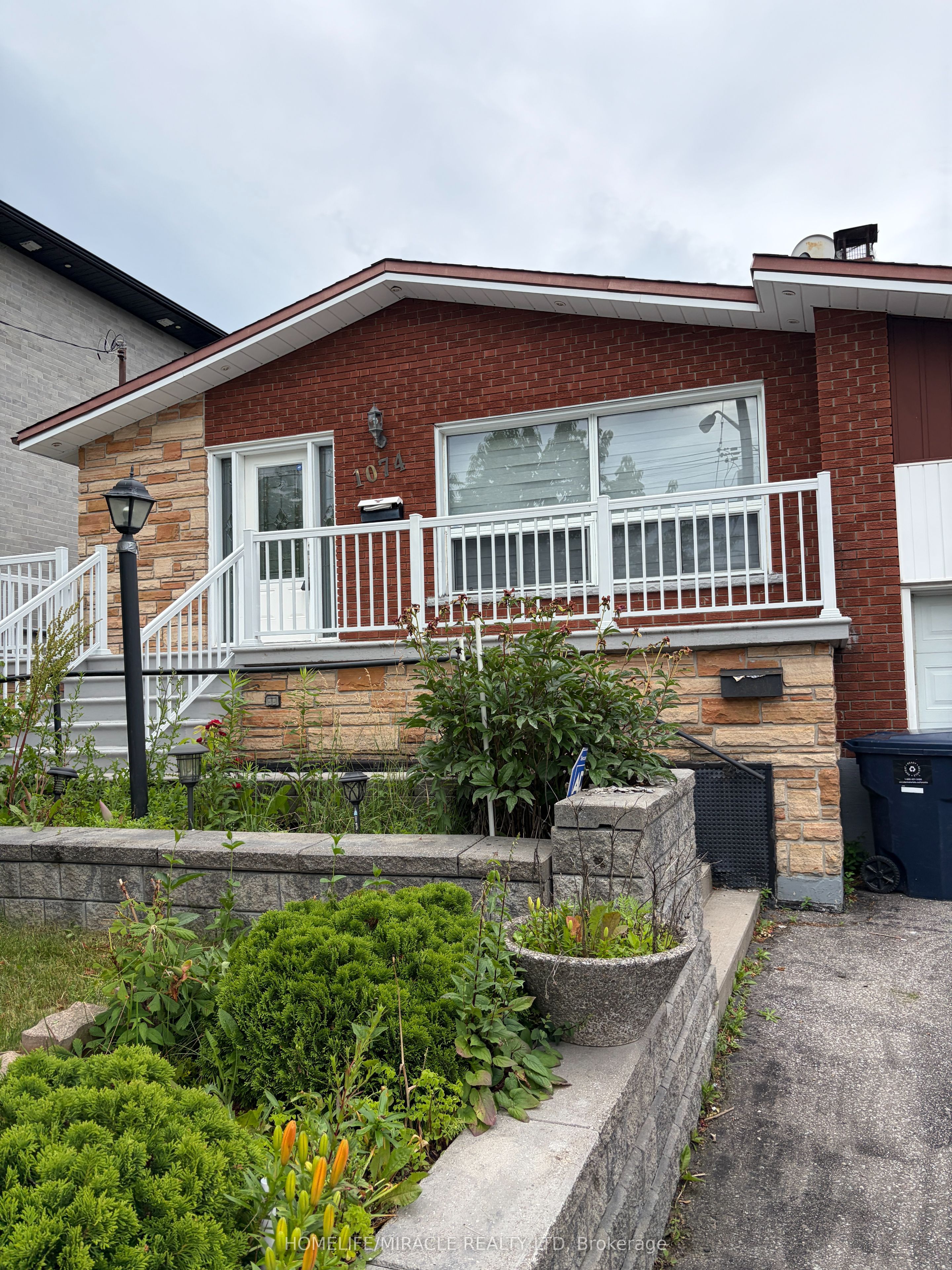 1074 Midland Avenue, Toronto, ON M1K 4G9