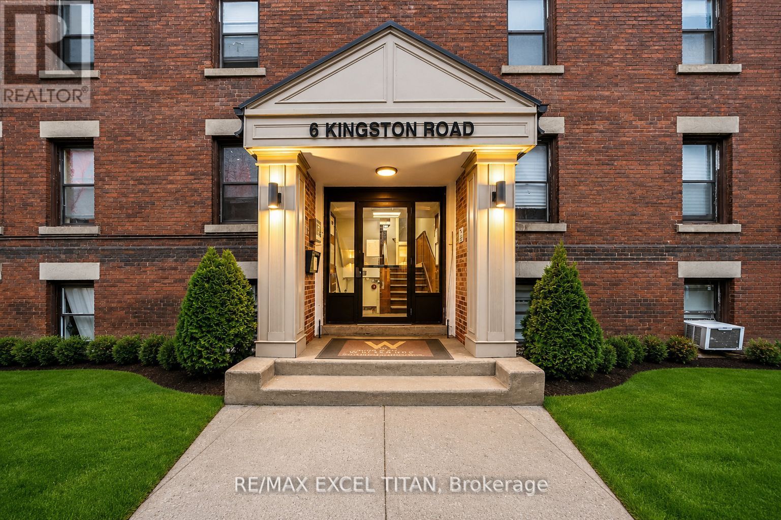 6 Kingston Road 22, Toronto, ON M4L 2S4