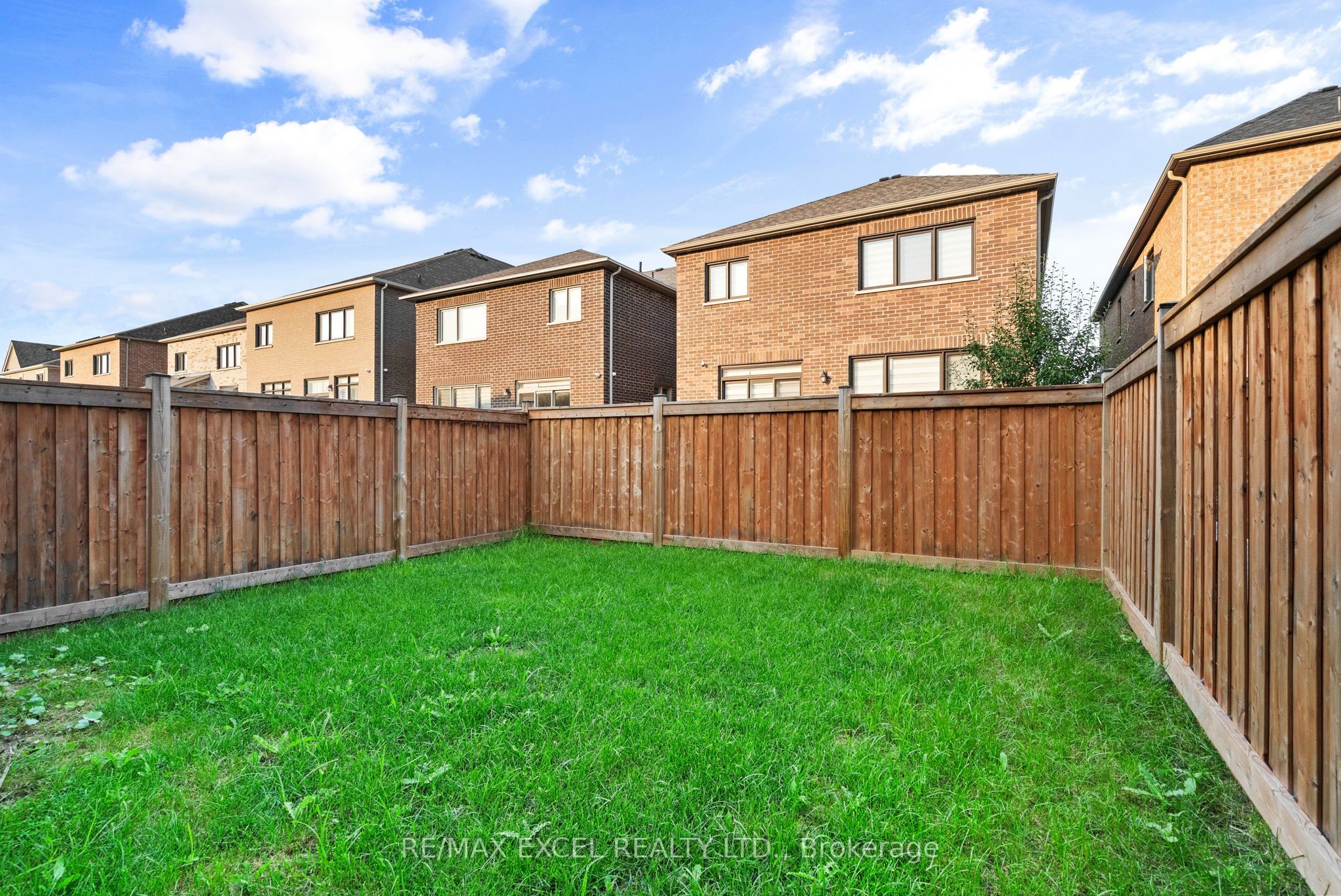37 Macpherson Street, Whitby, ON L1P 0N5 photo 3