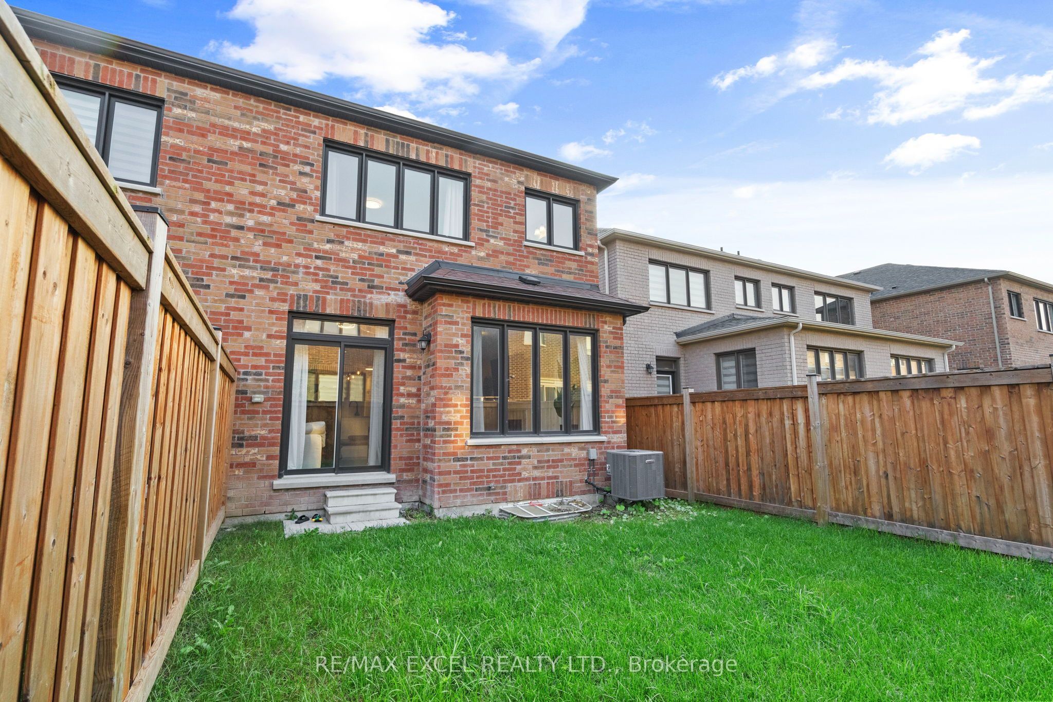 37 Macpherson Street, Whitby, ON L1P 0N5 photo 5