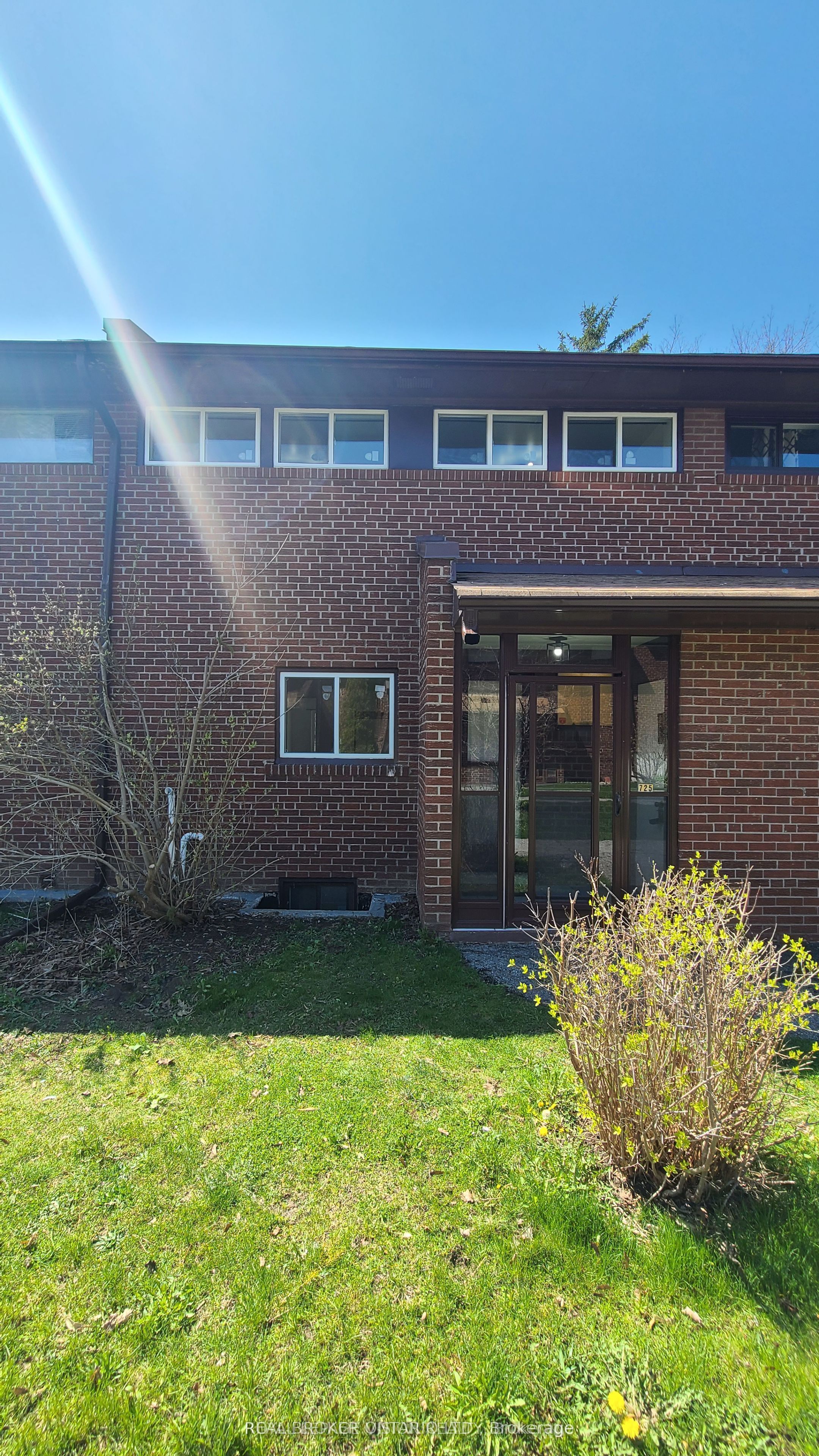 725 military Trail, Toronto, ON M1E 4P6