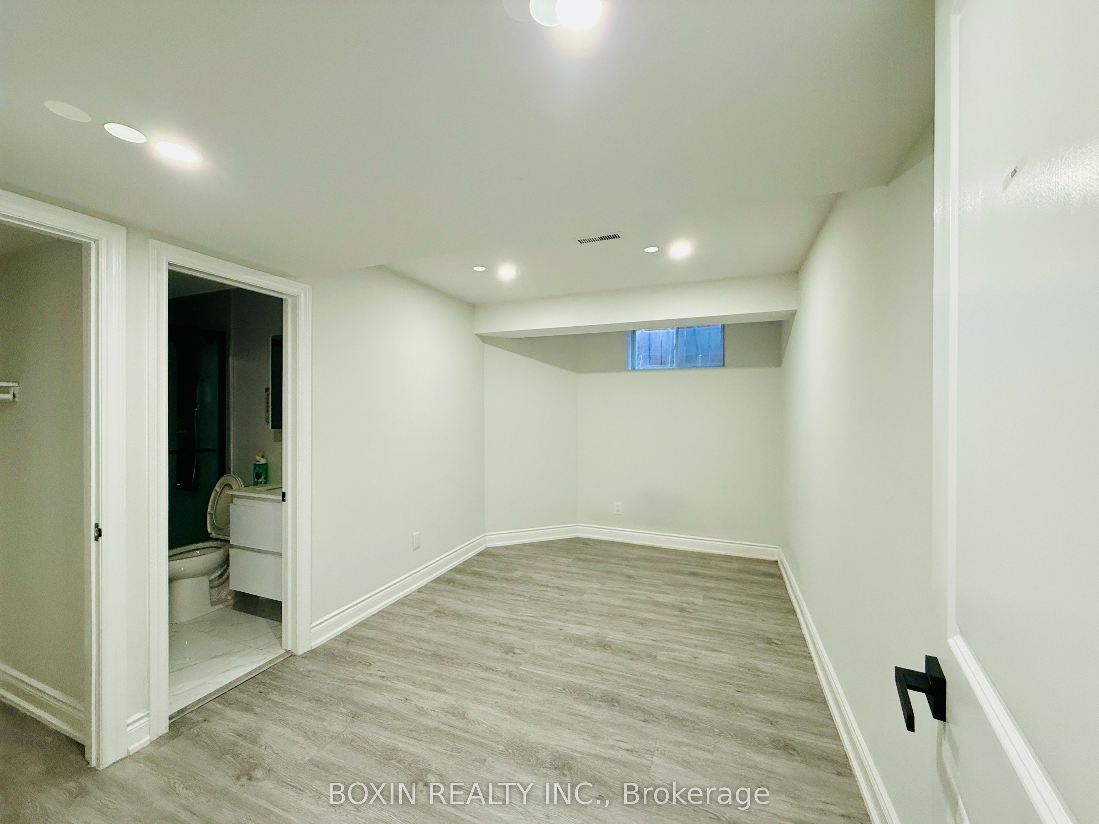 1 Adirondack Gate Basement Room 2, Toronto, ON M1T 3E6 photo 2