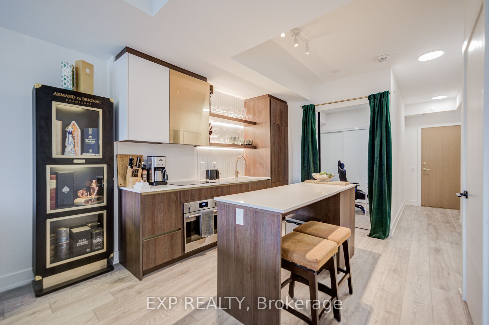 1285 Queen Street E 211, Toronto, ON M4L 1C2 photo 3