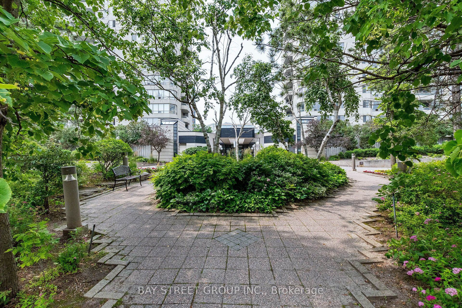 150 Alton Towers Circle 1001, Toronto, ON M1V 4X7 photo 2
