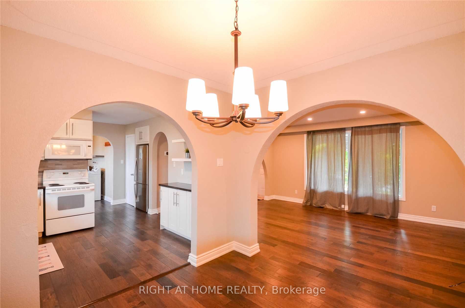 11 Kinnison Court, Ajax, ON L1S 1K5 photo 3