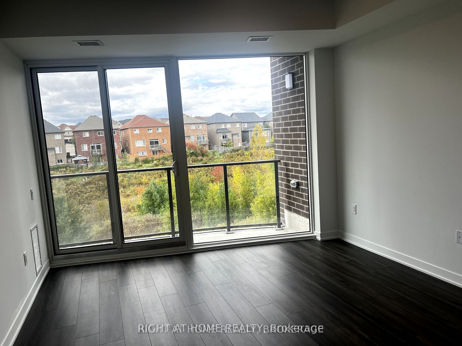 385 Arctic Red Drive 316, Oshawa, ON L1L 0H8 photo 2