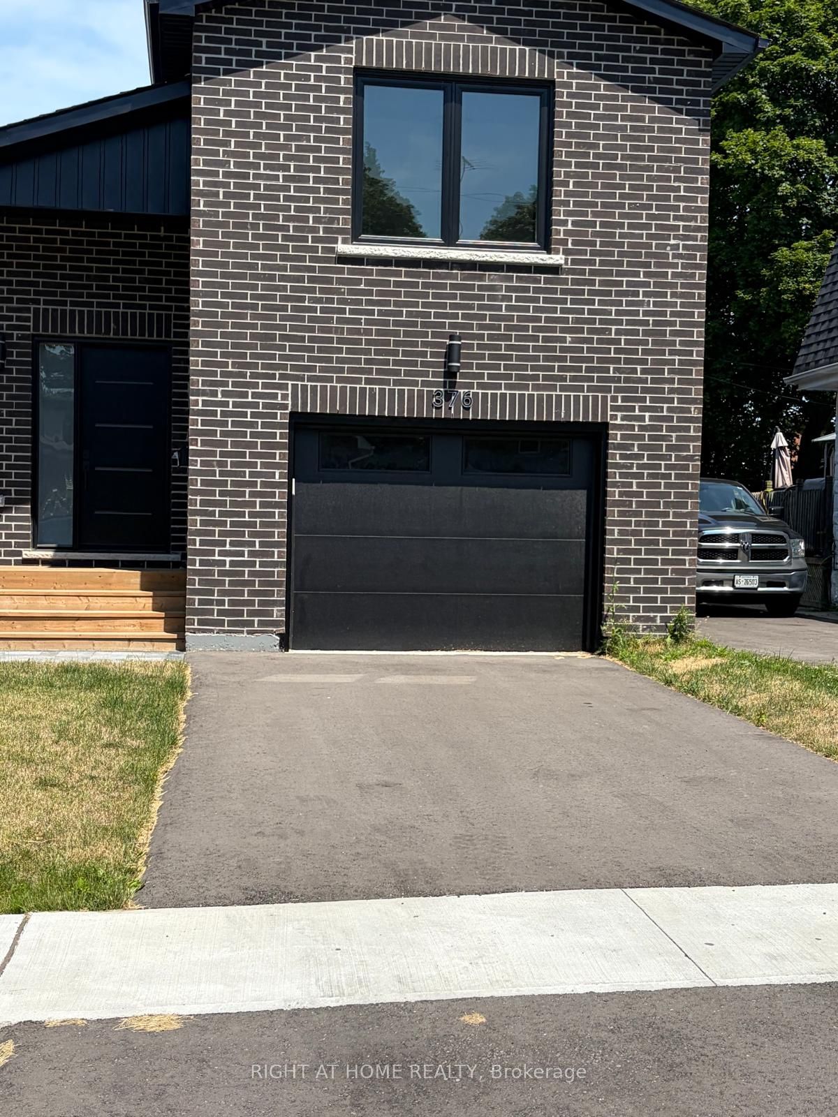 376 Mitchell Avenue, Oshawa, ON L1H 2W4 photo 2