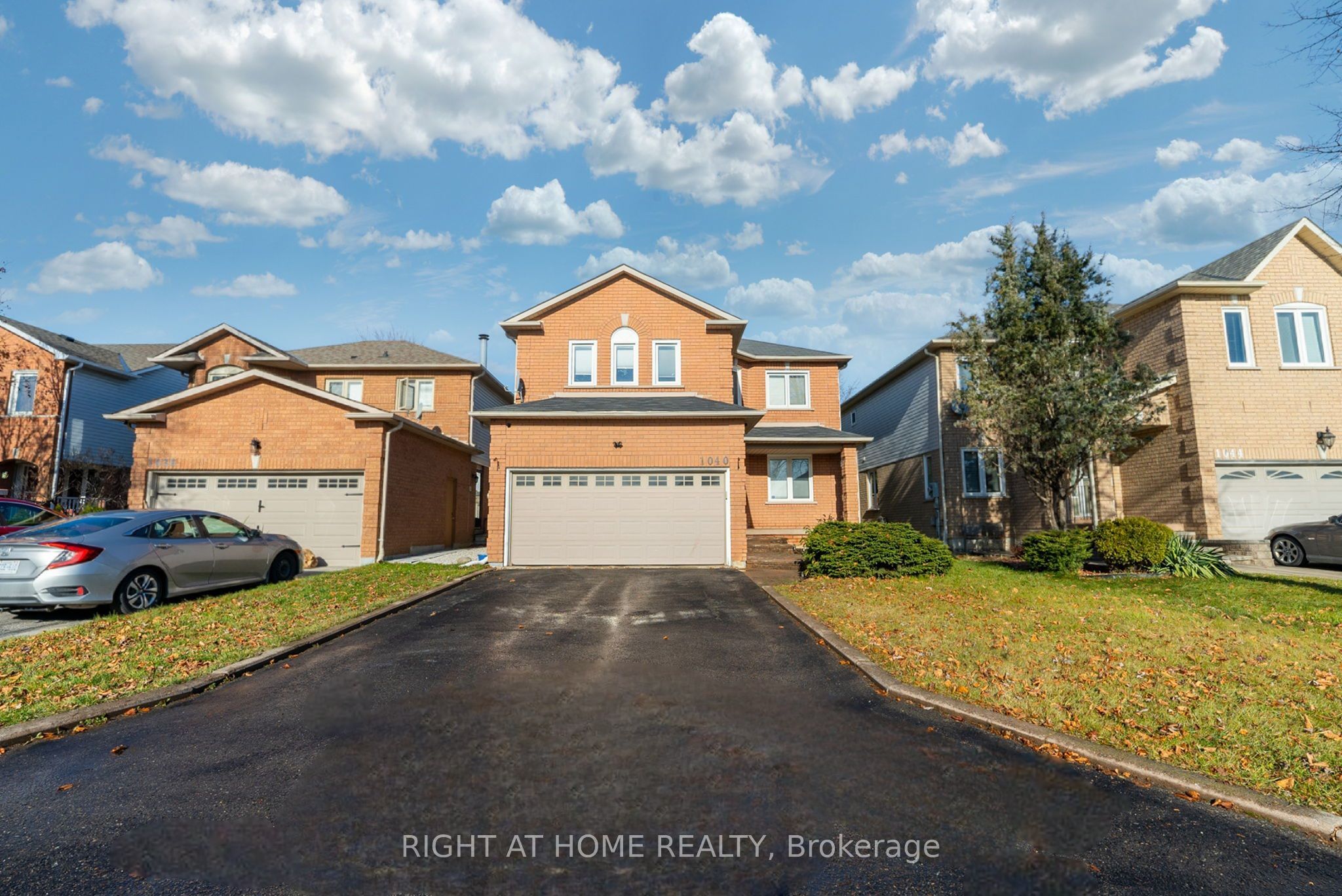 1040 Beaver Valley Crescent, Oshawa, ON L1J 8N2
