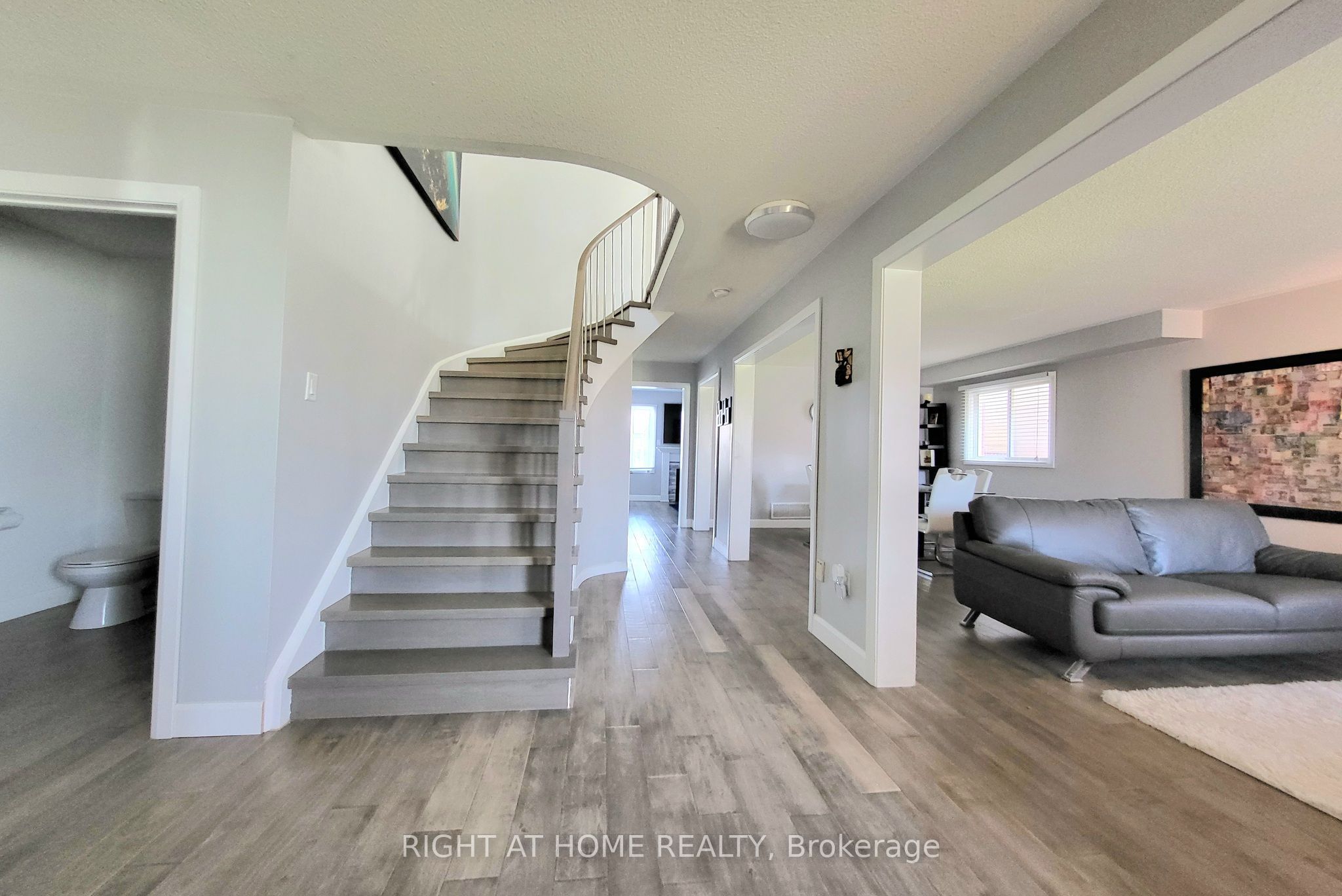 1040 Beaver Valley Crescent, Oshawa, ON L1J 8N2 photo 3