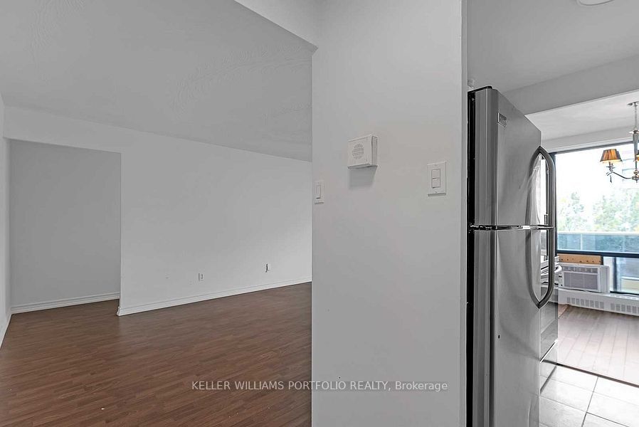 921 Midland Avenue 704, Toronto, ON M1K 4G2 photo 2