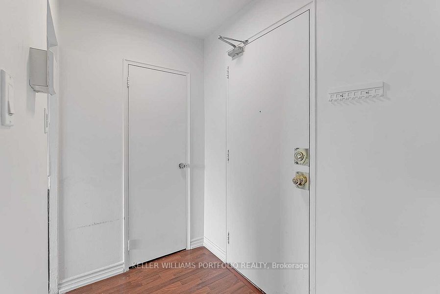 921 Midland Avenue 704, Toronto, ON M1K 4G2 photo 3